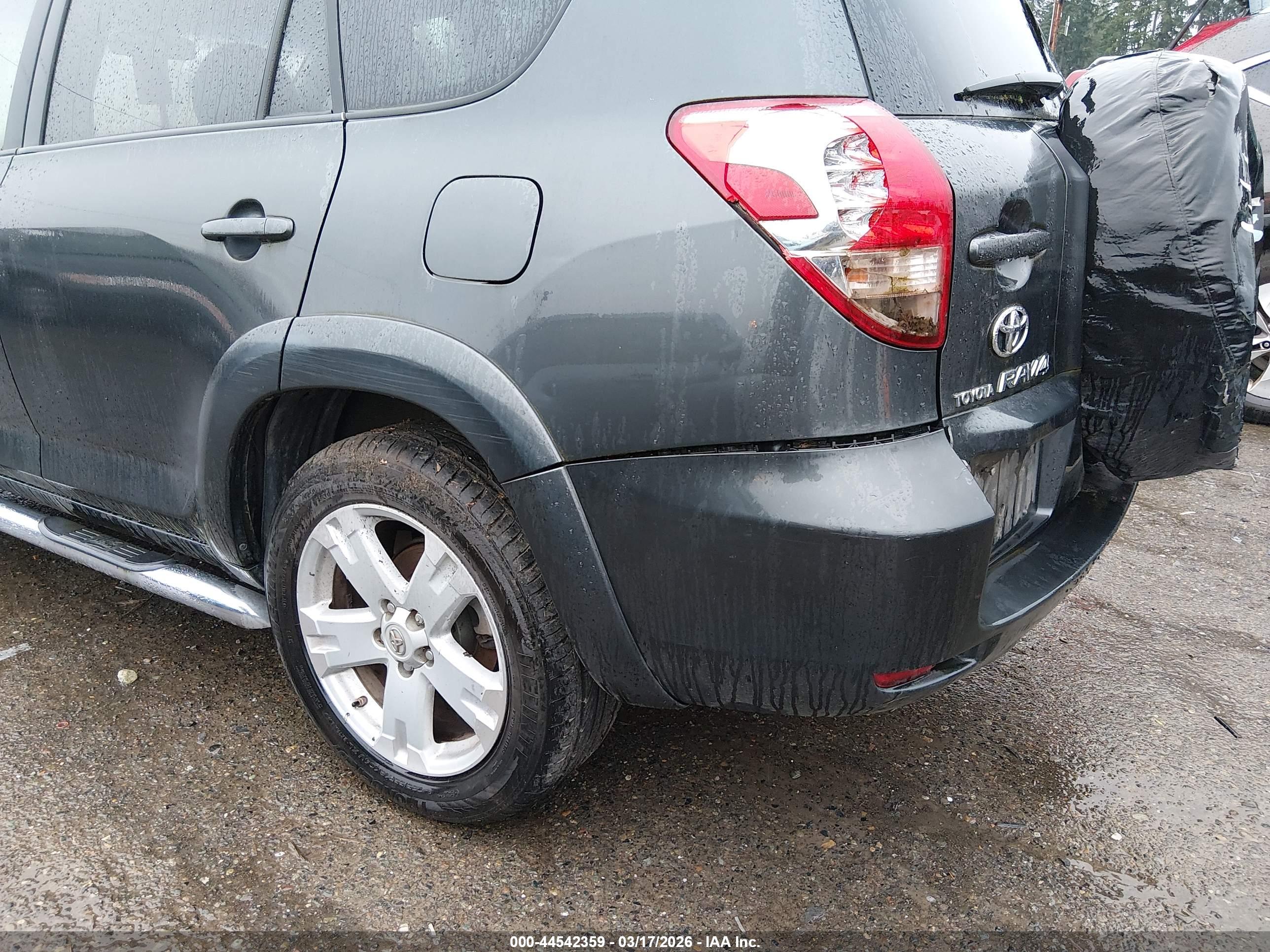 TOYOTA RAV4 image 6