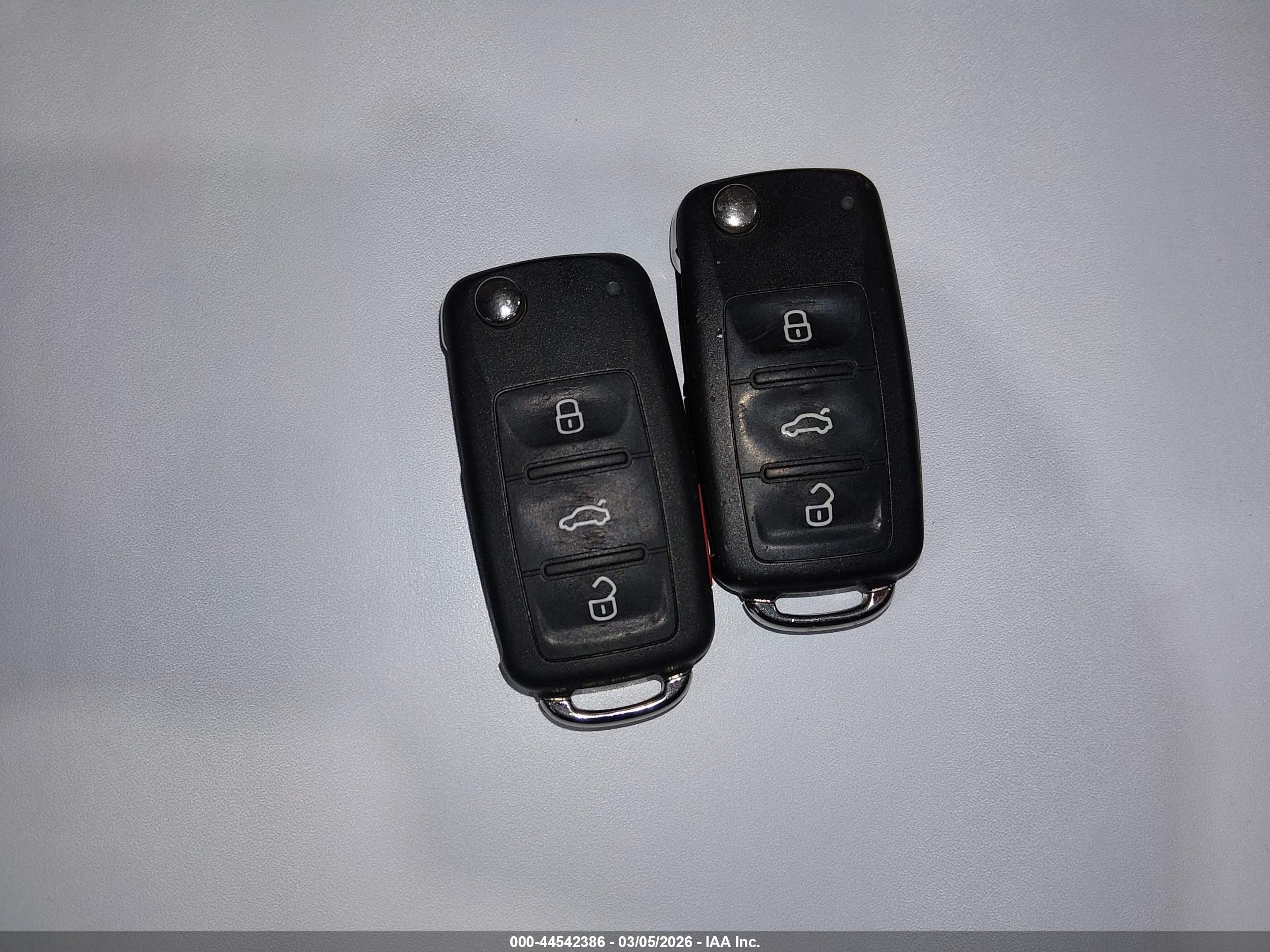 VOLKSWAGEN PASSAT image 11