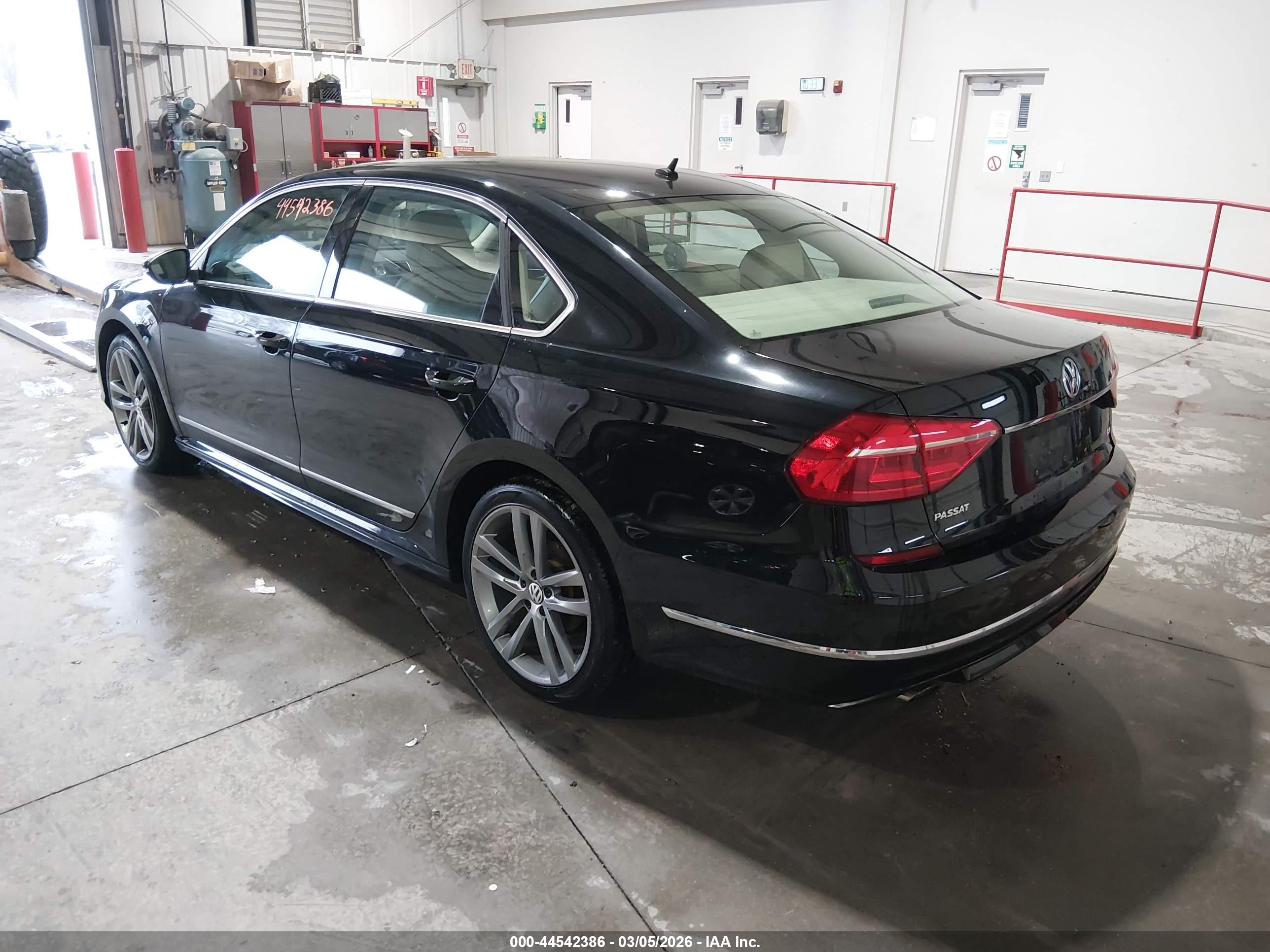 VOLKSWAGEN PASSAT image 3