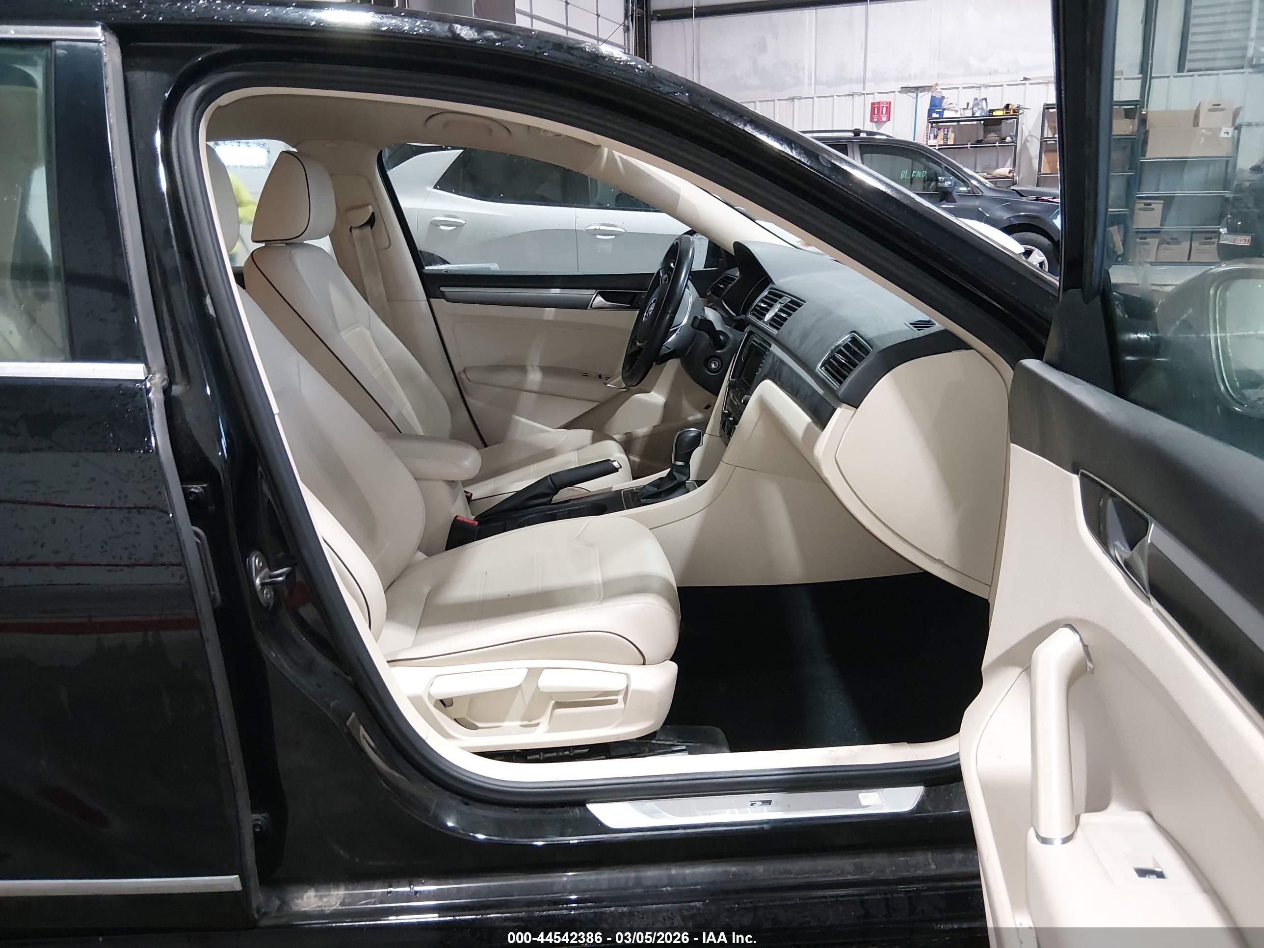 VOLKSWAGEN PASSAT image 5