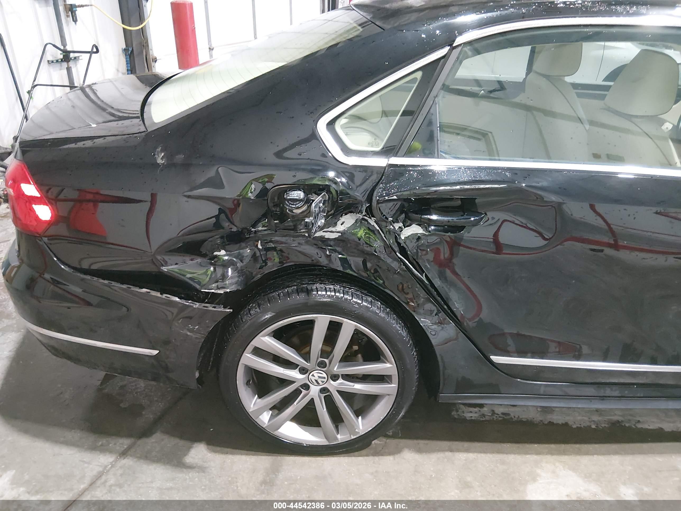 VOLKSWAGEN PASSAT image 6