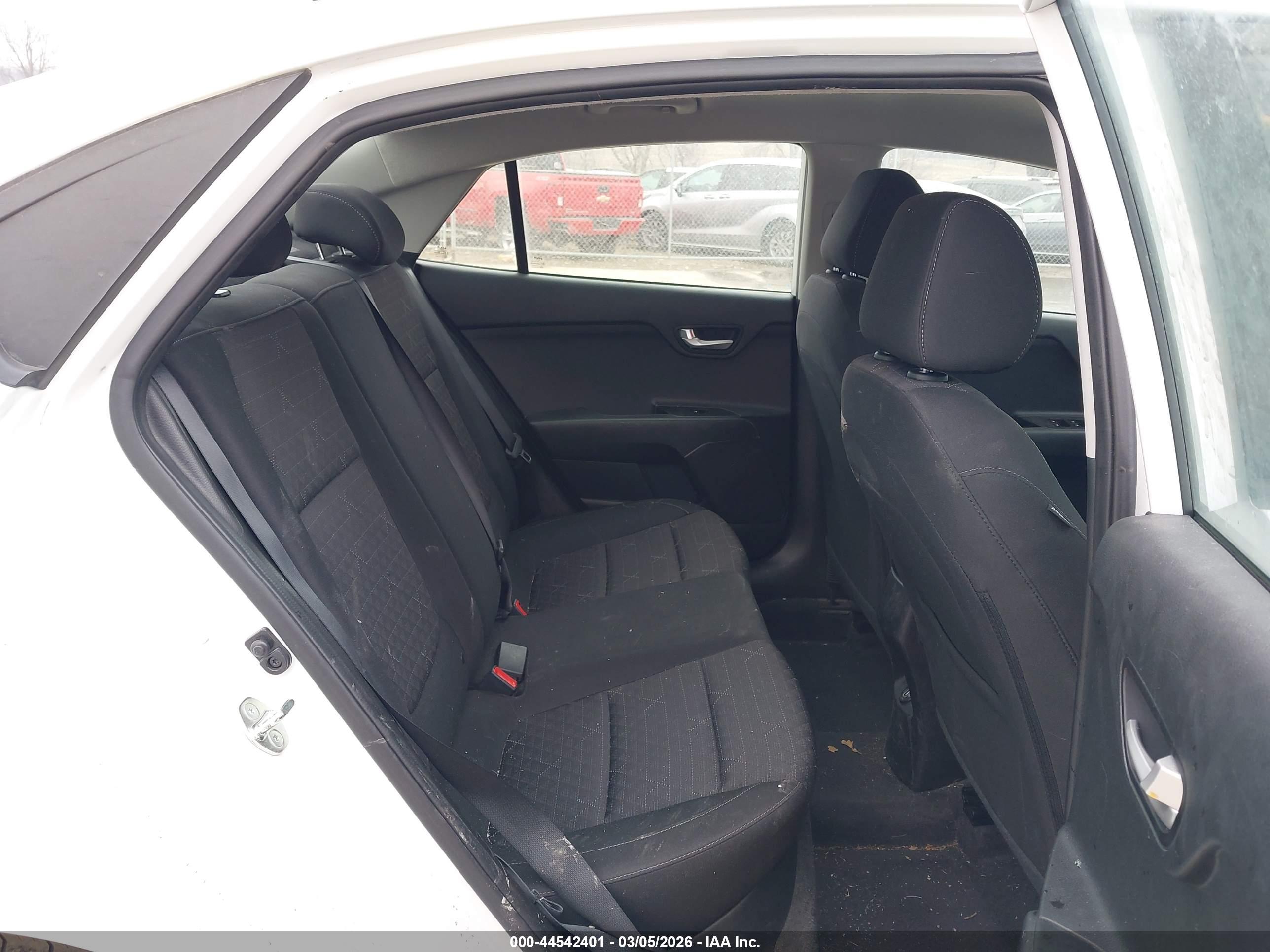 KIA RIO image 8