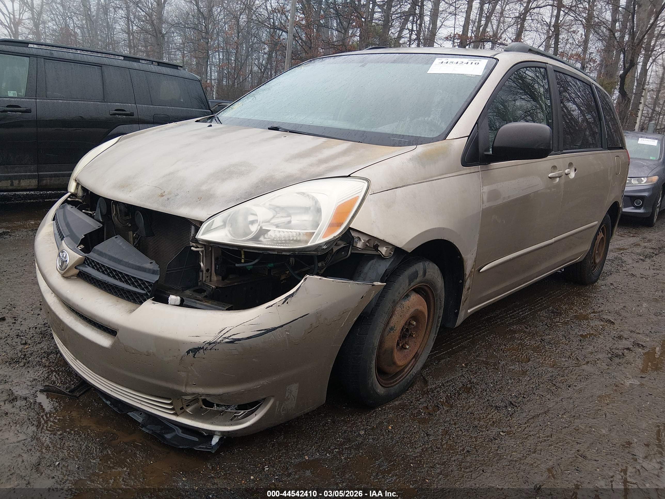 TOYOTA SIENNA image 2