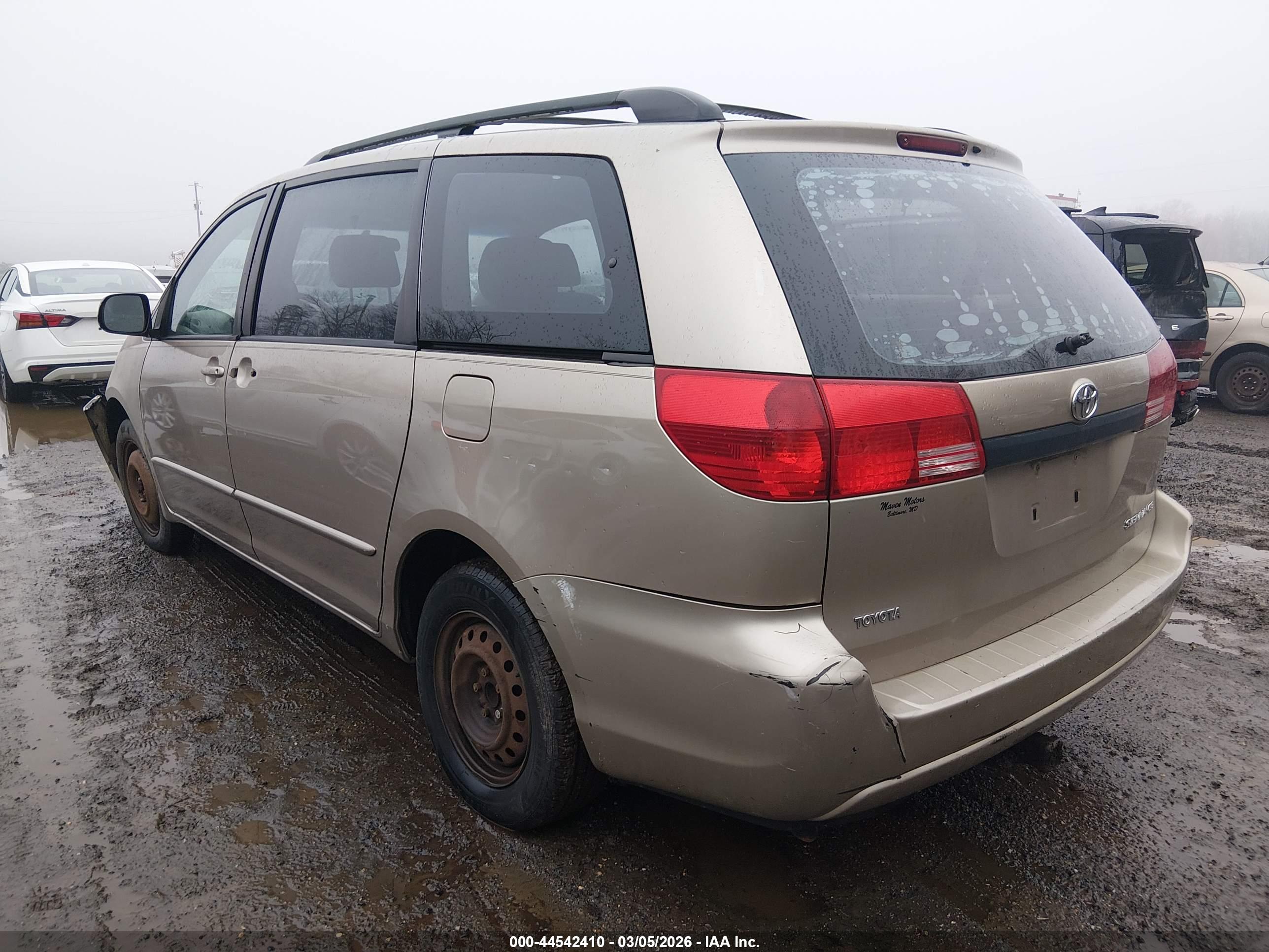 TOYOTA SIENNA image 3