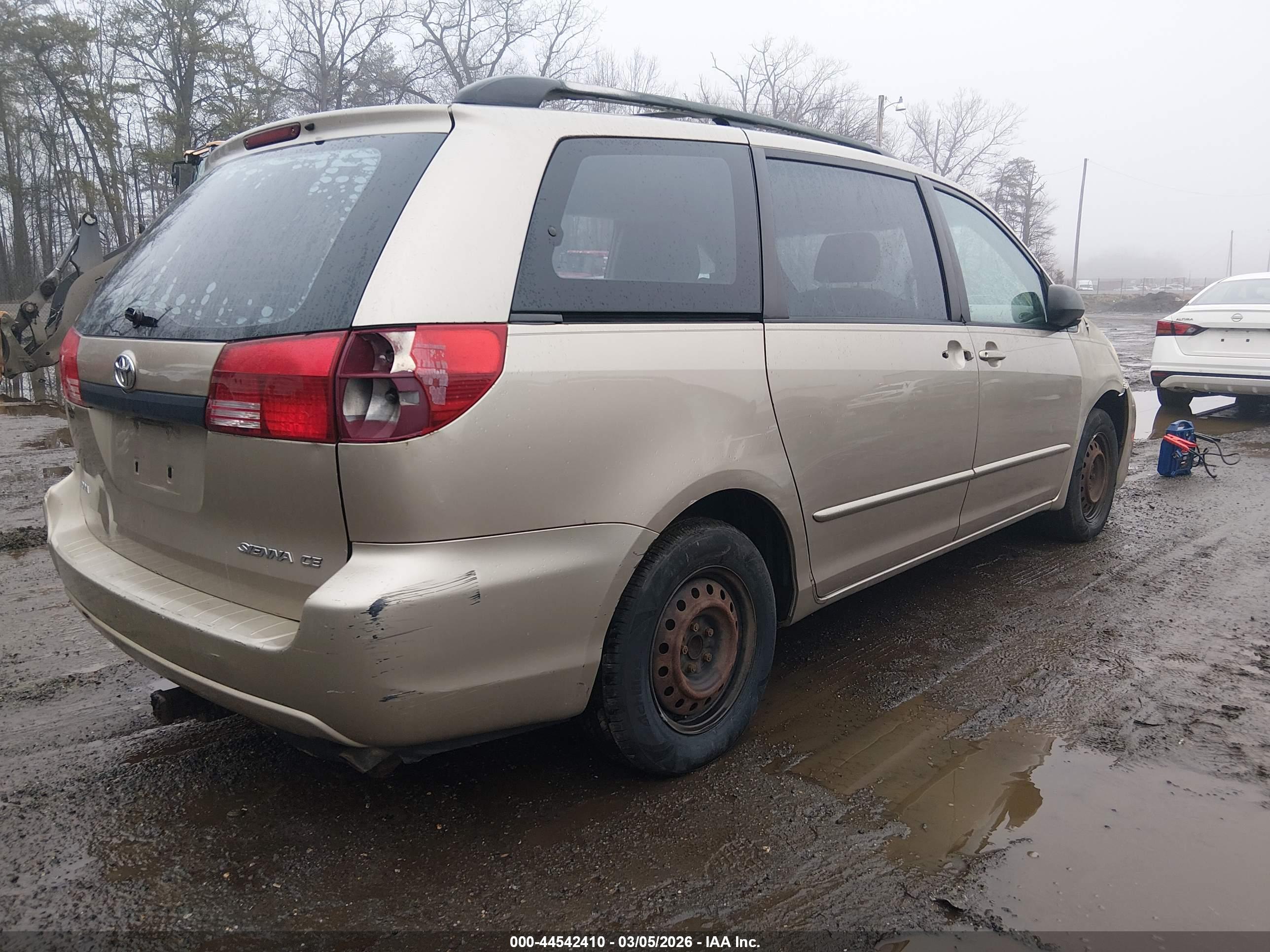 TOYOTA SIENNA image 4