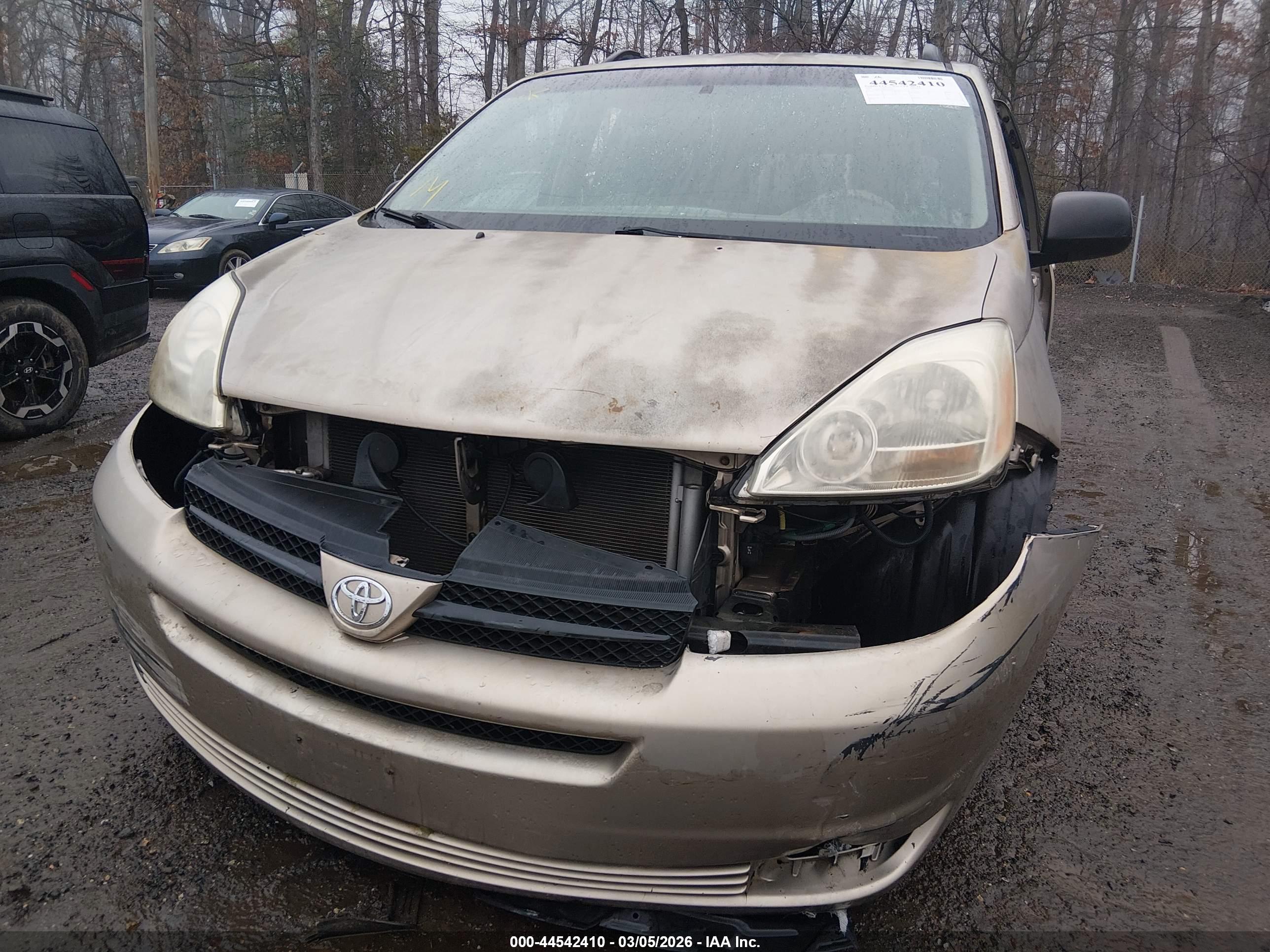 TOYOTA SIENNA image 6