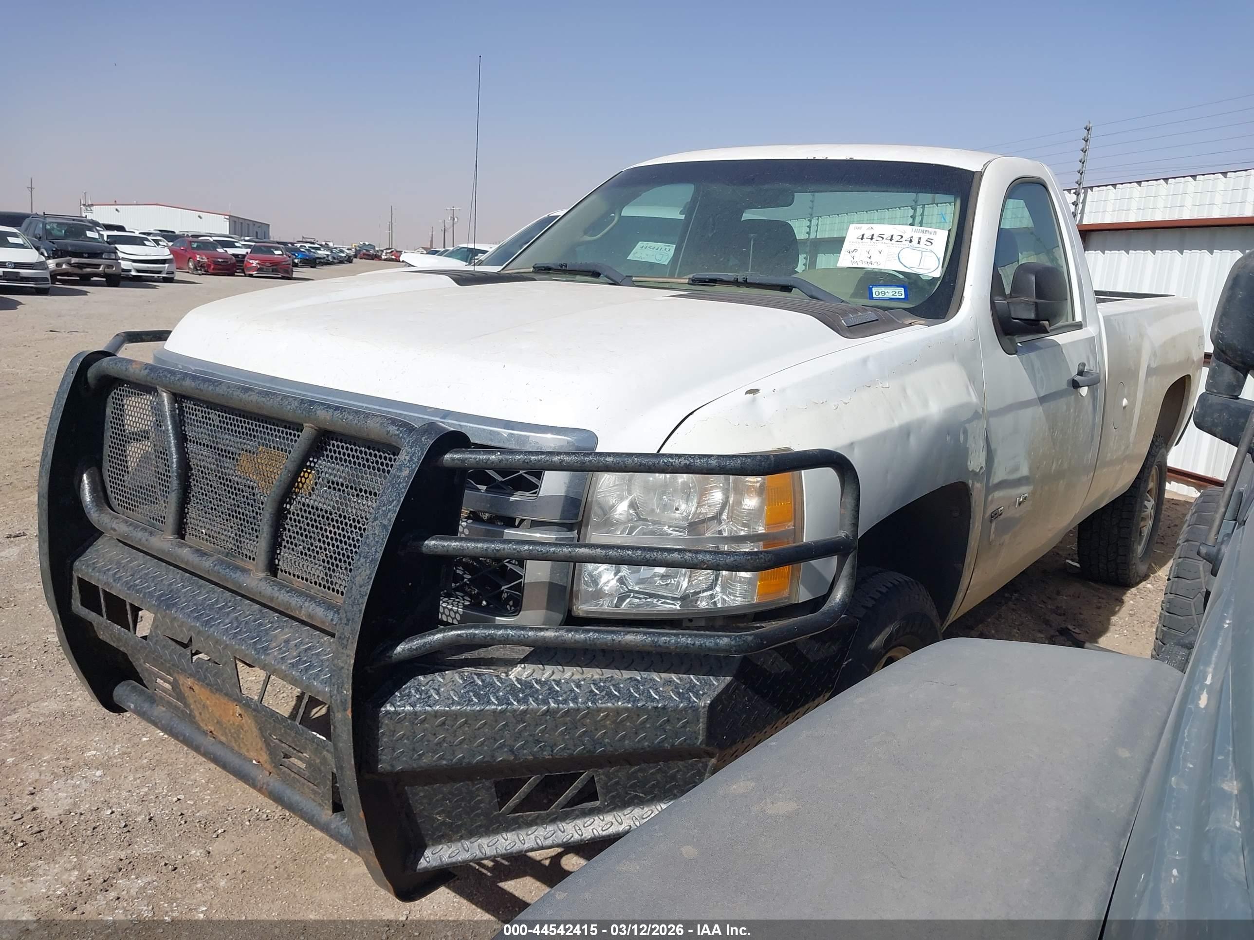 CHEVROLET SILVERADO image 2