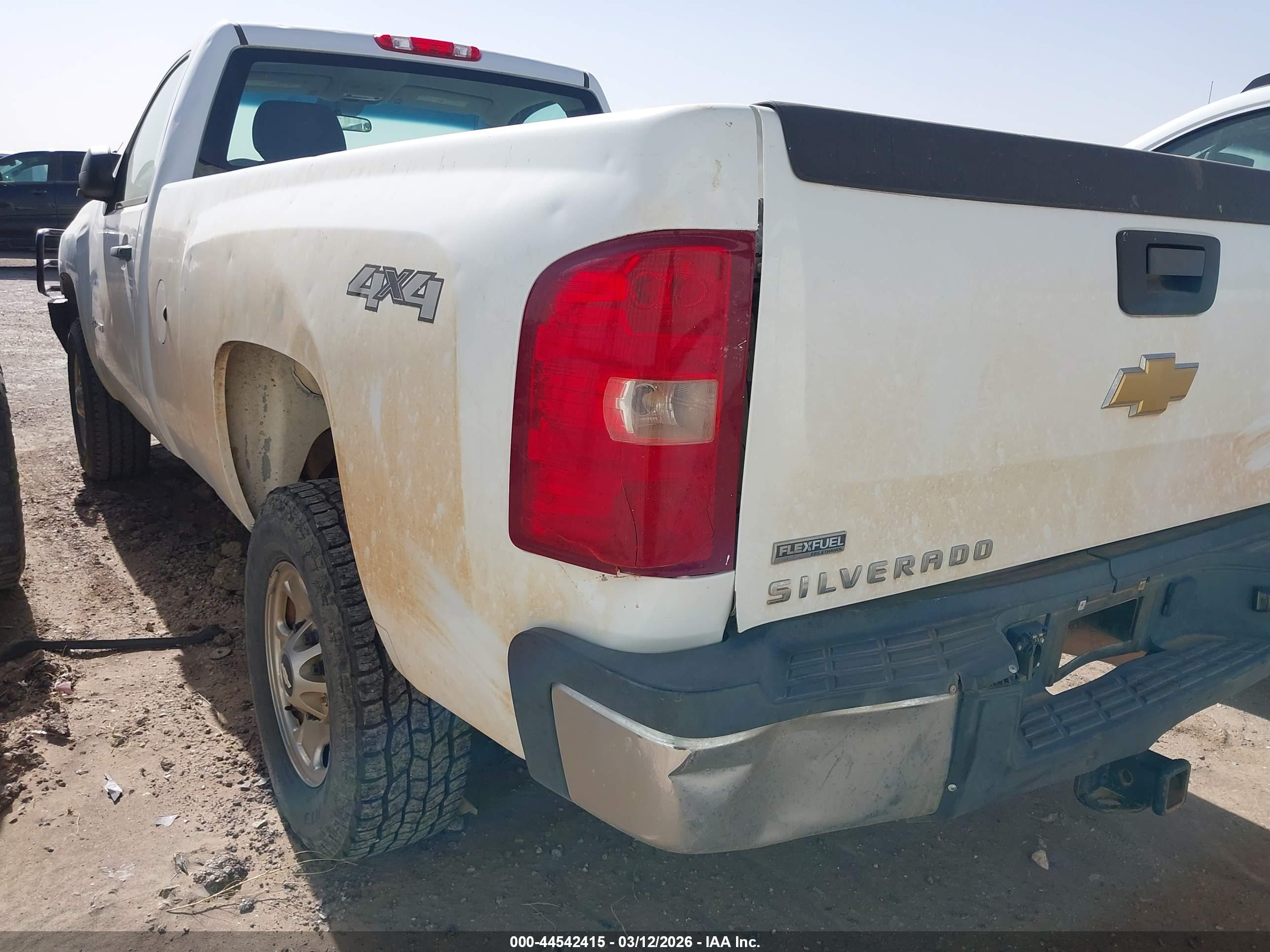 CHEVROLET SILVERADO image 3