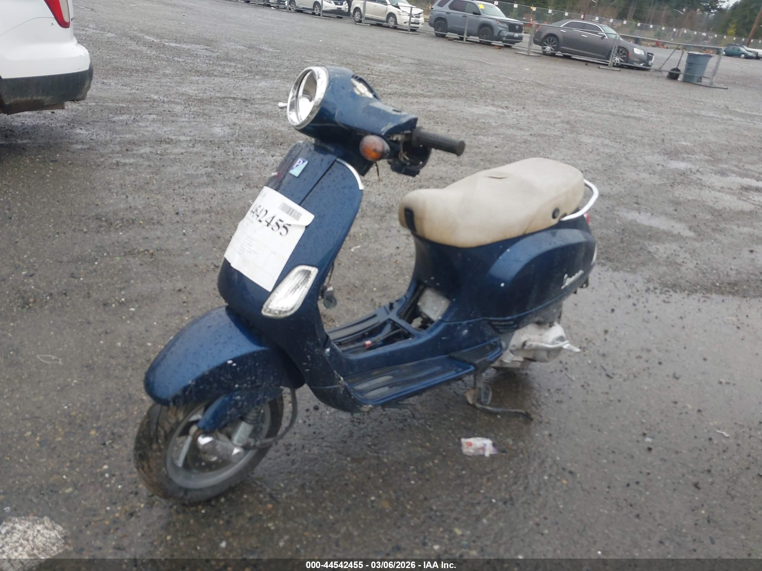 VESPA LX image 2