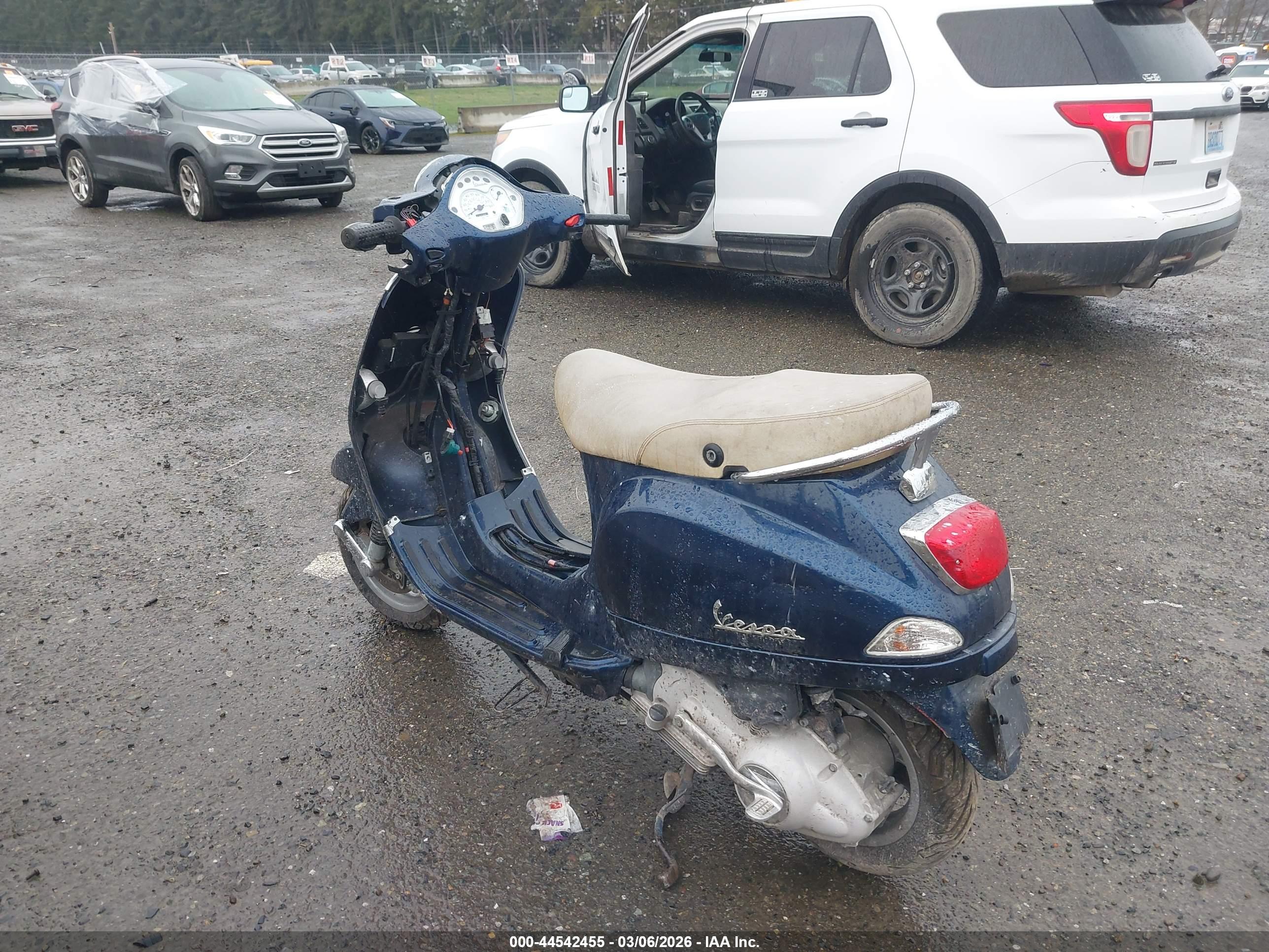 VESPA LX image 3