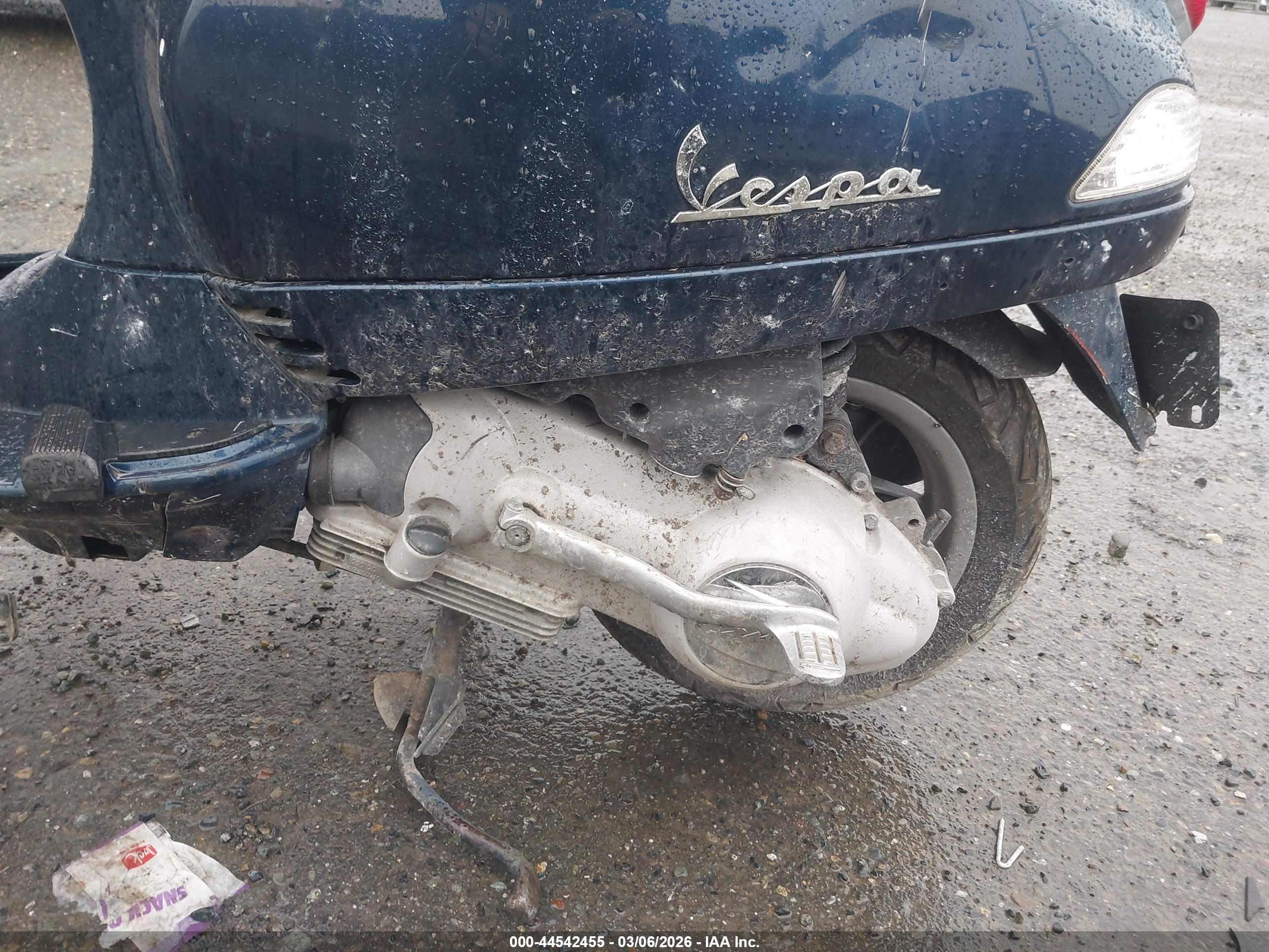 VESPA LX image 9