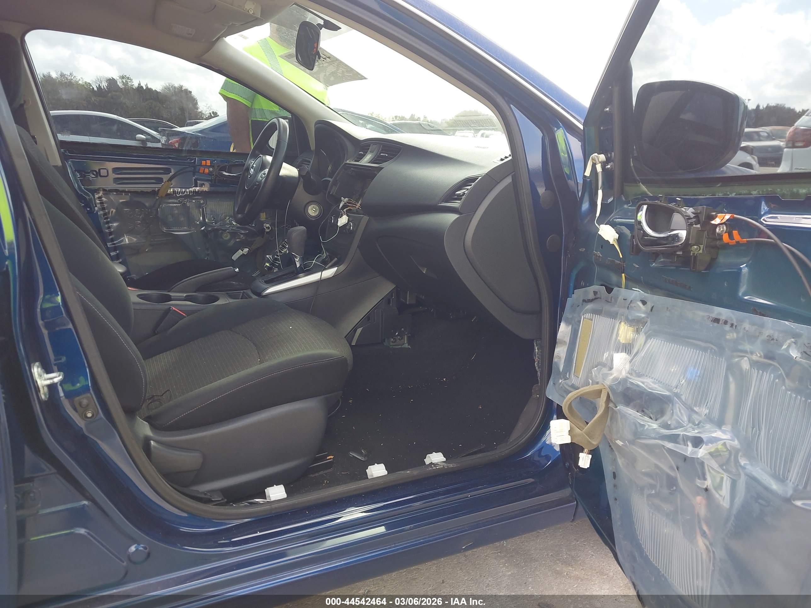 NISSAN SENTRA image 5