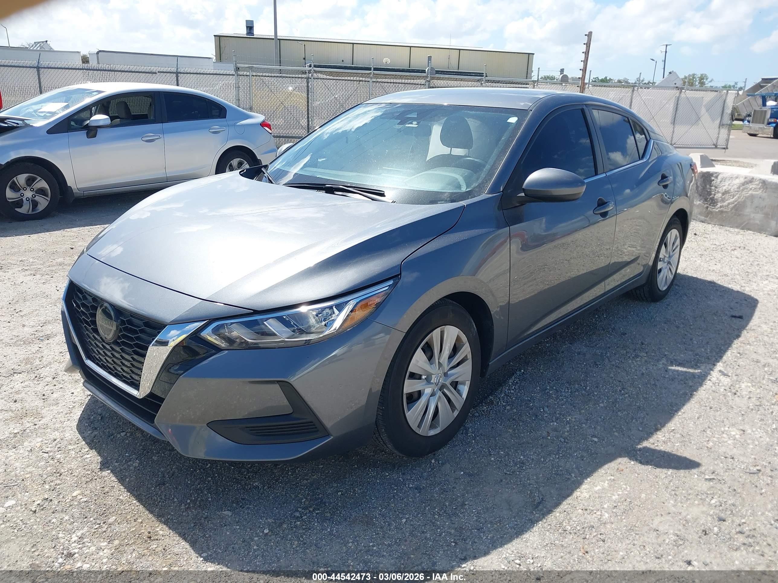 NISSAN SENTRA image 2