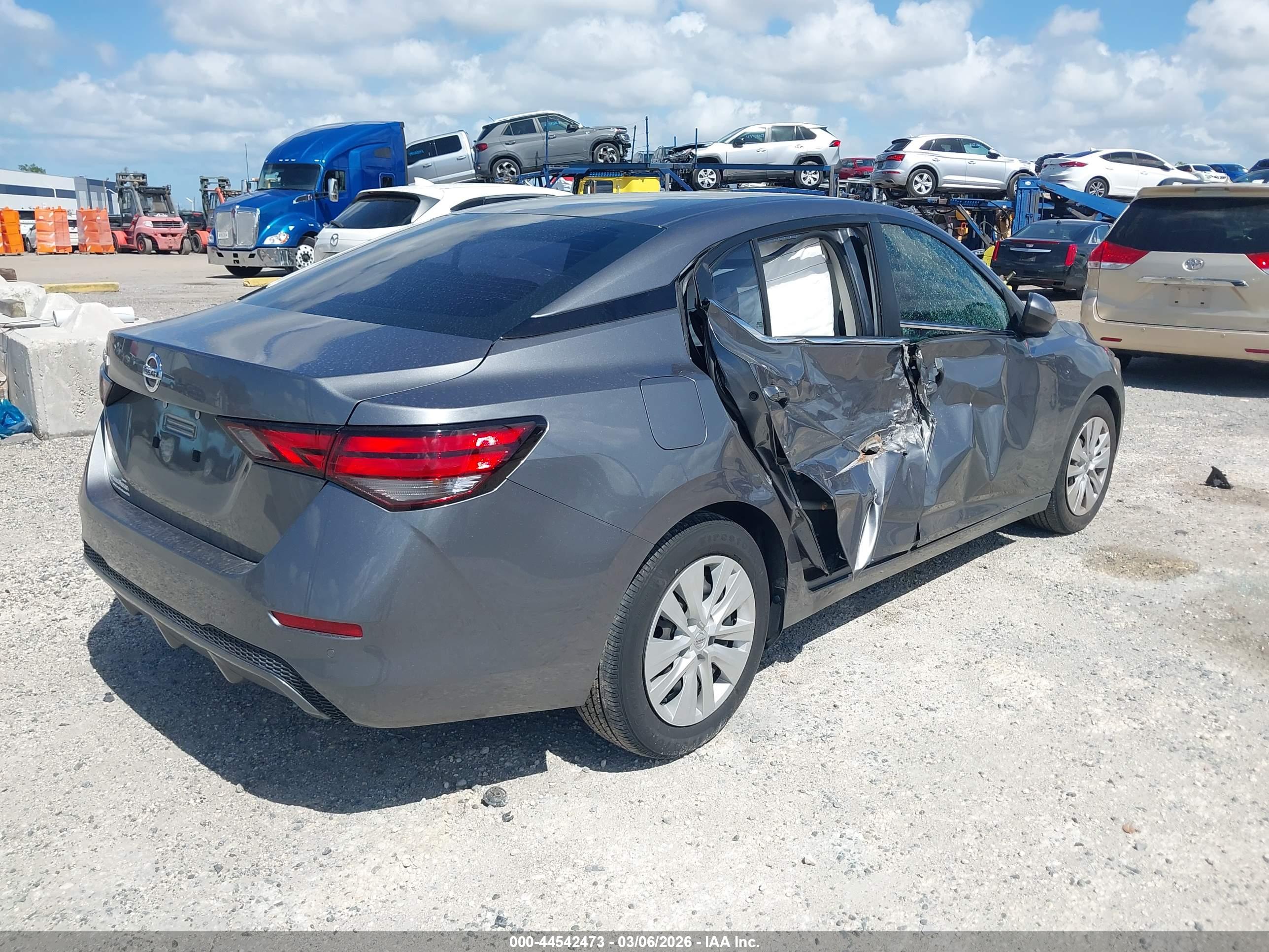 NISSAN SENTRA image 4
