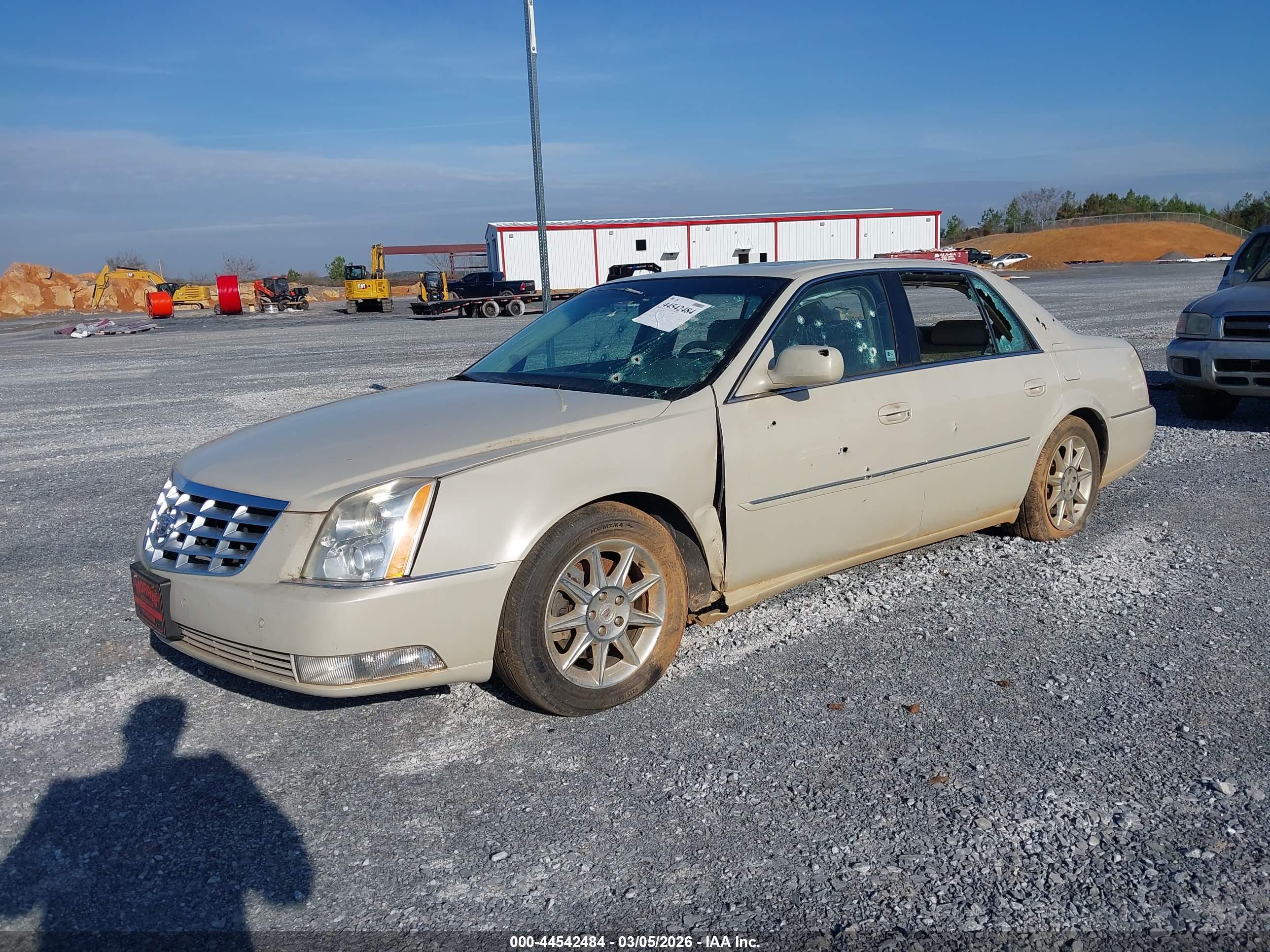CADILLAC DTS image 2