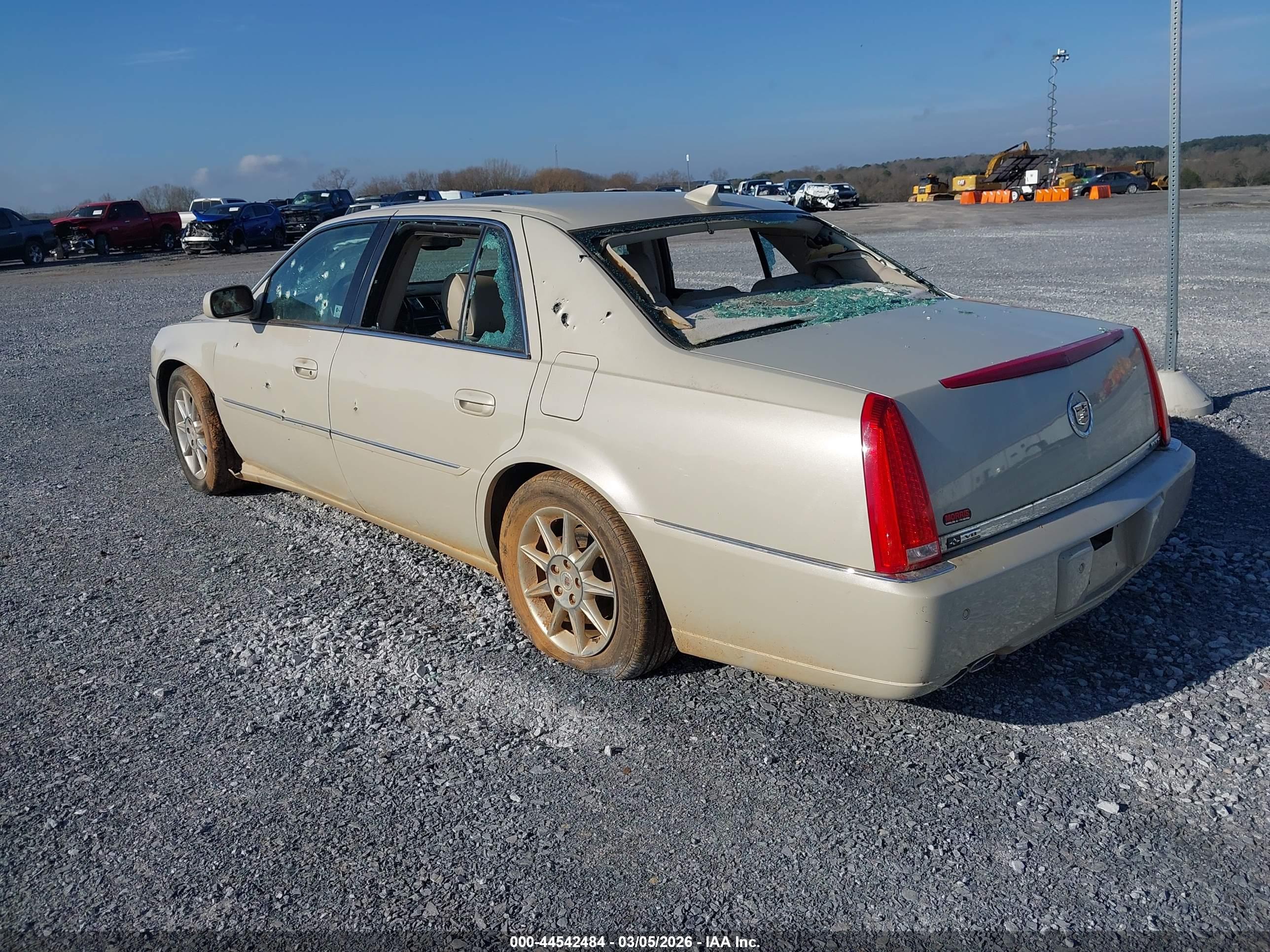 CADILLAC DTS image 3