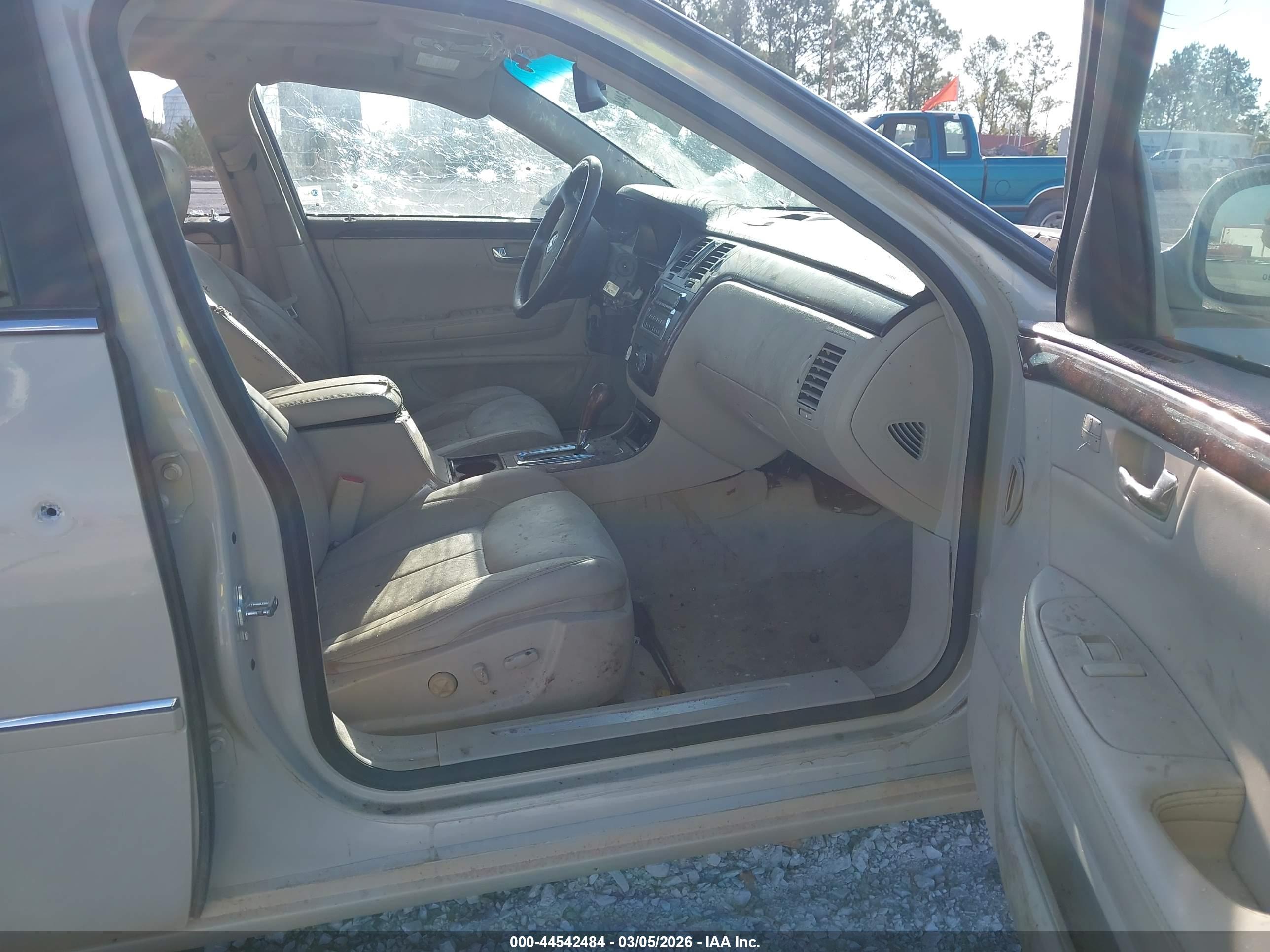 CADILLAC DTS image 5