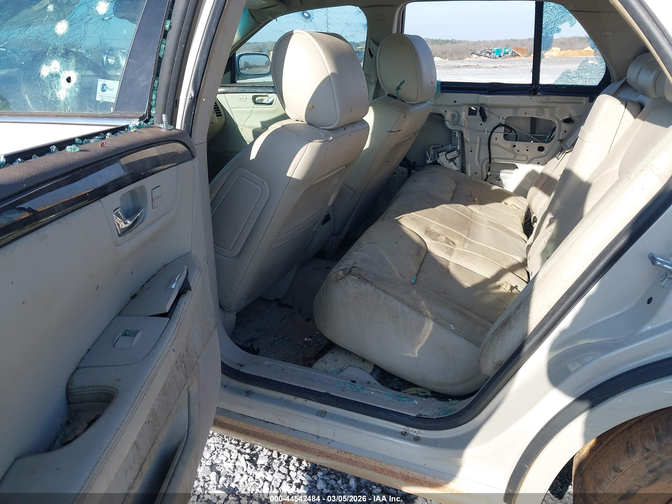 CADILLAC DTS image 8