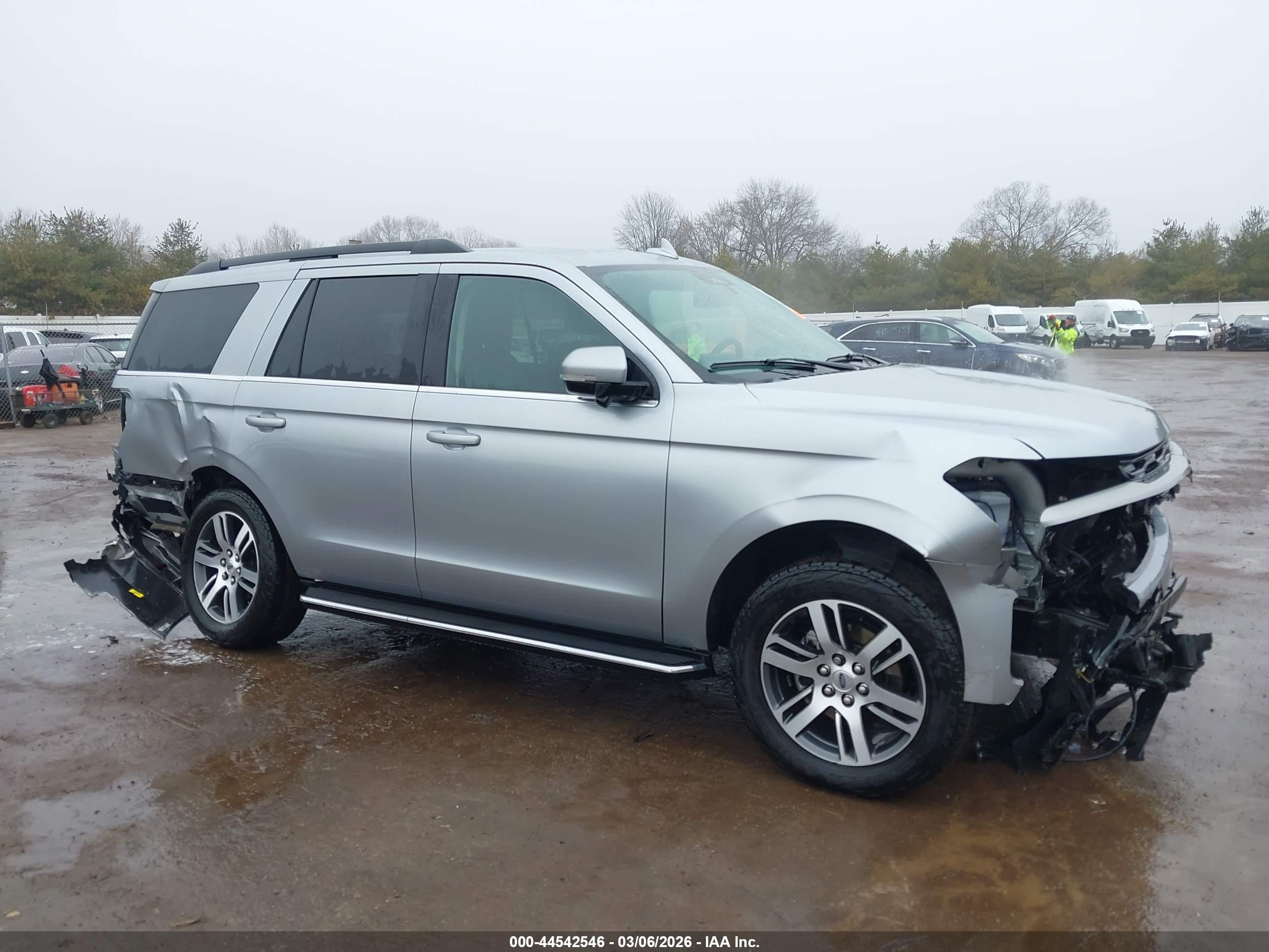 FORD EXPEDITION image 6