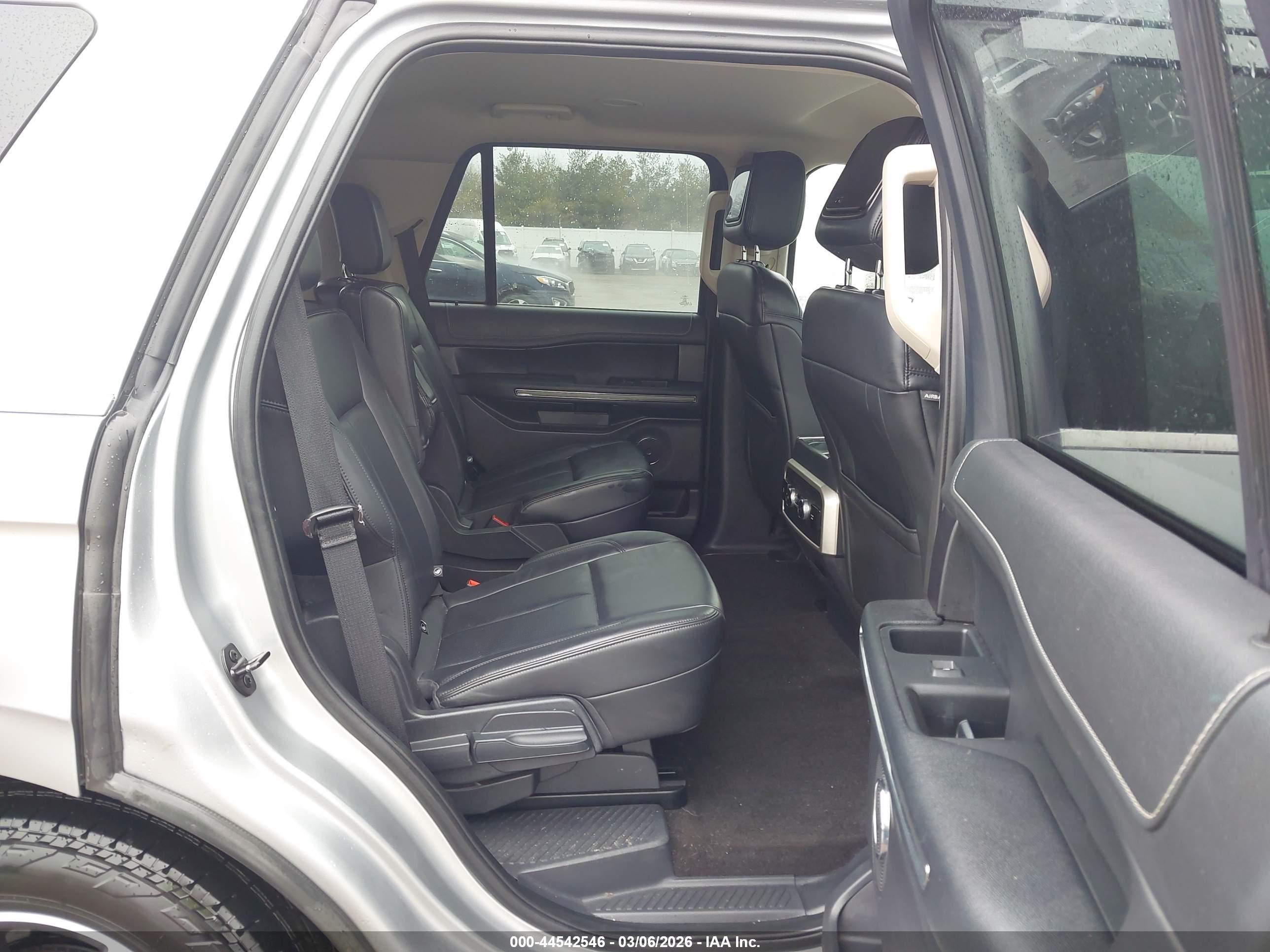 FORD EXPEDITION image 8