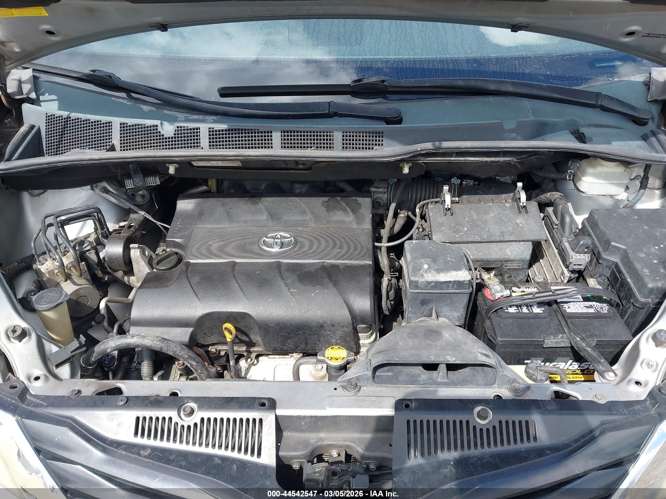 TOYOTA SIENNA image 10