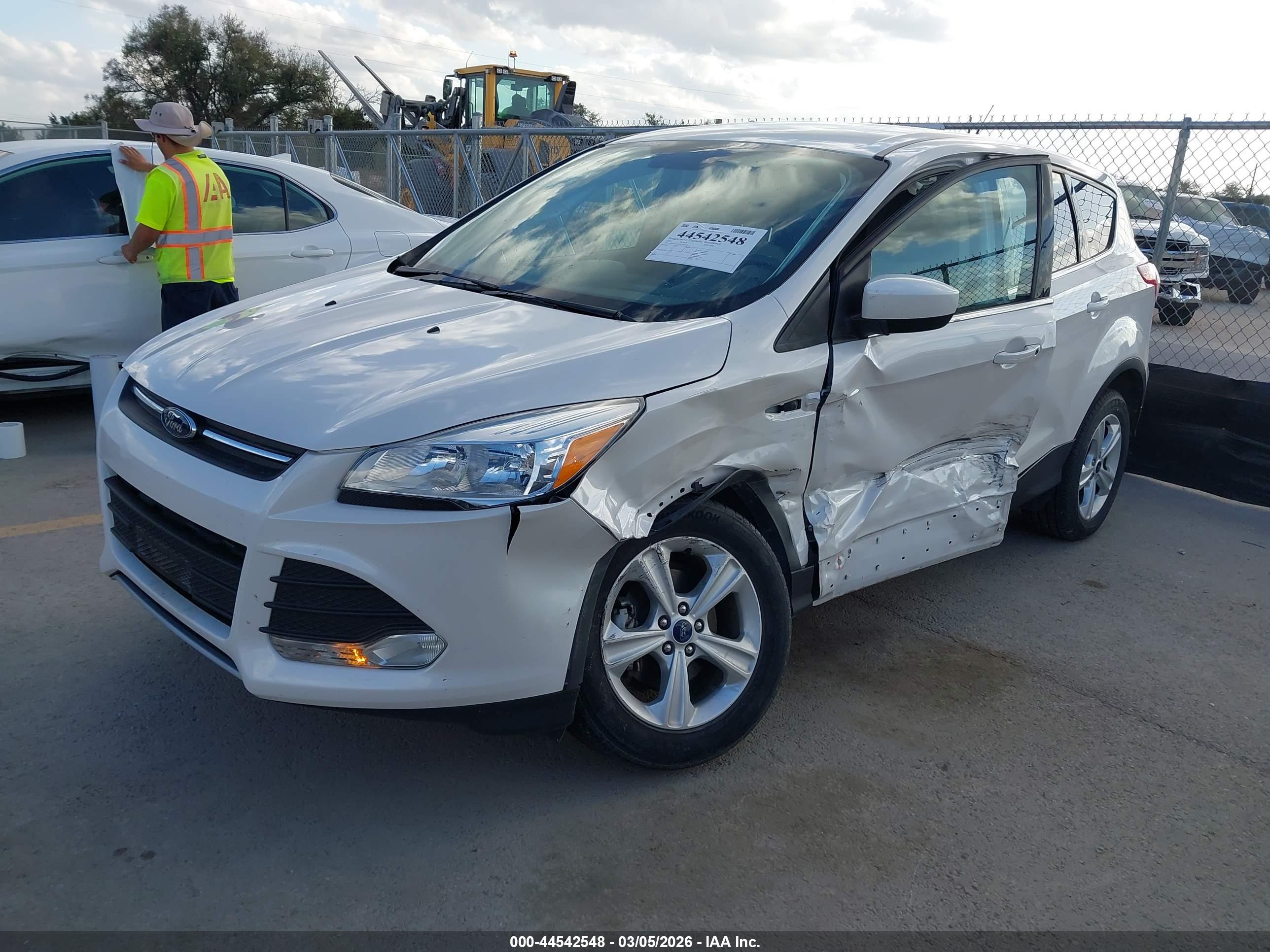 FORD ESCAPE image 2