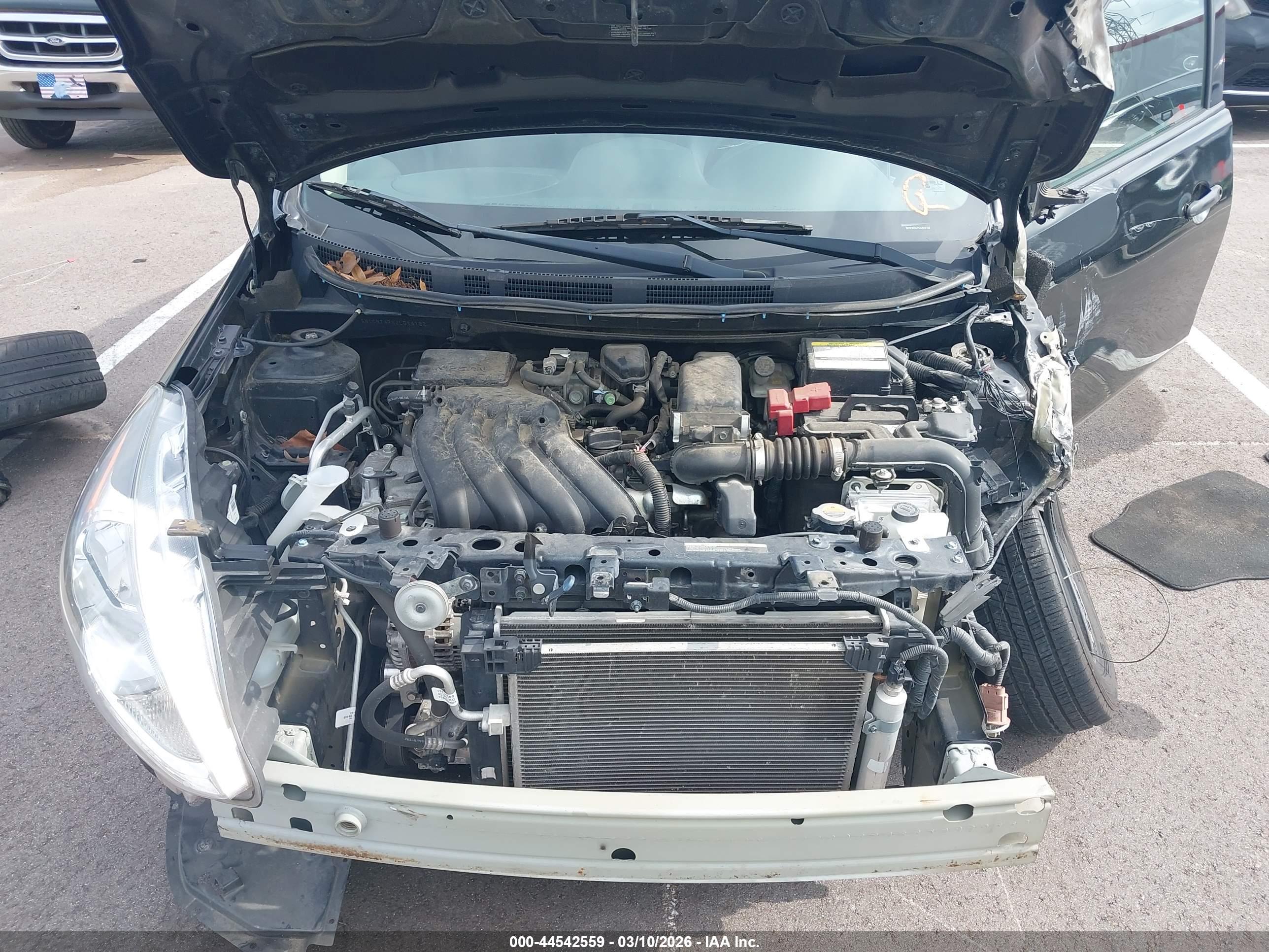 NISSAN VERSA image 10
