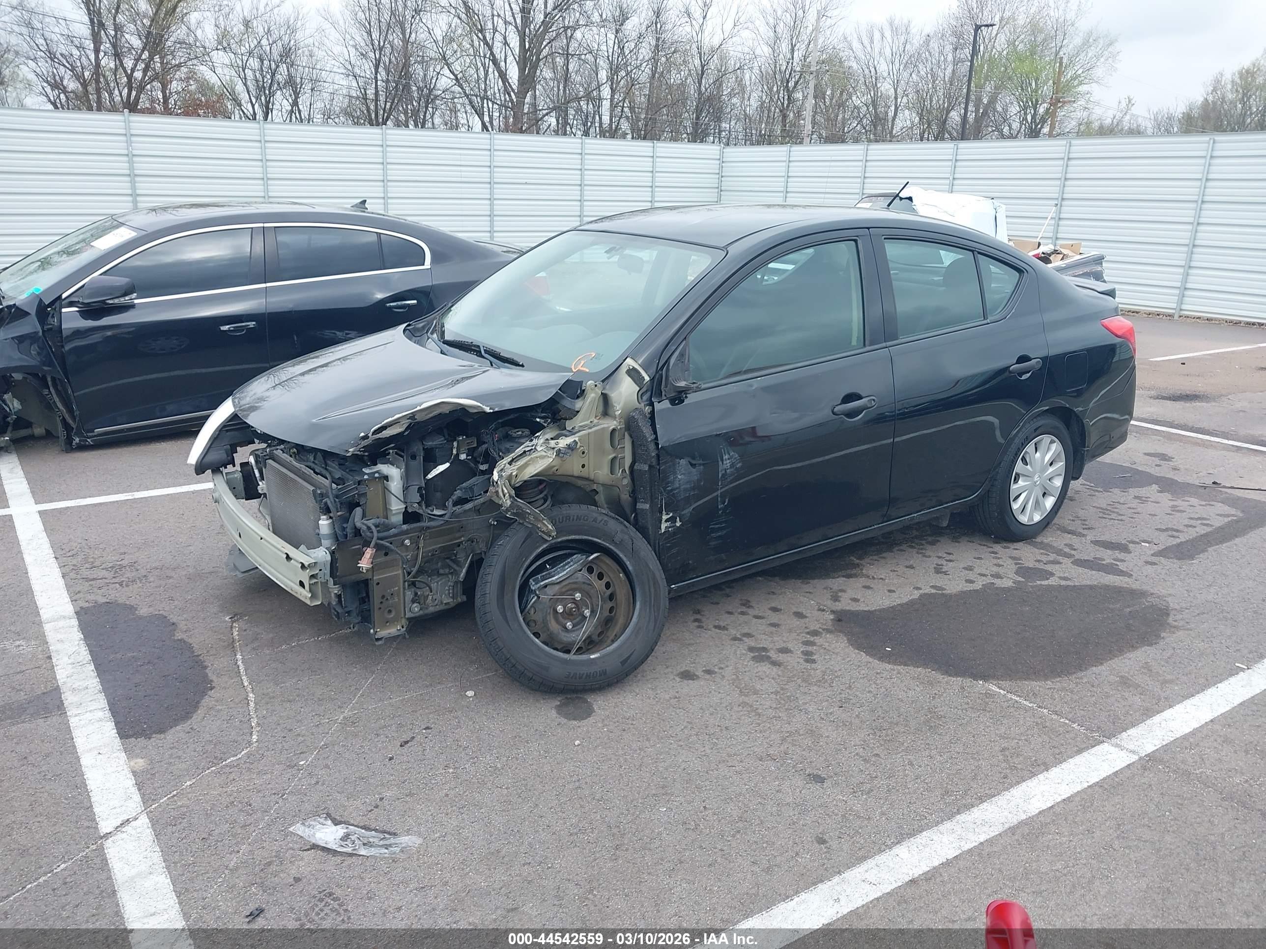 NISSAN VERSA image 2