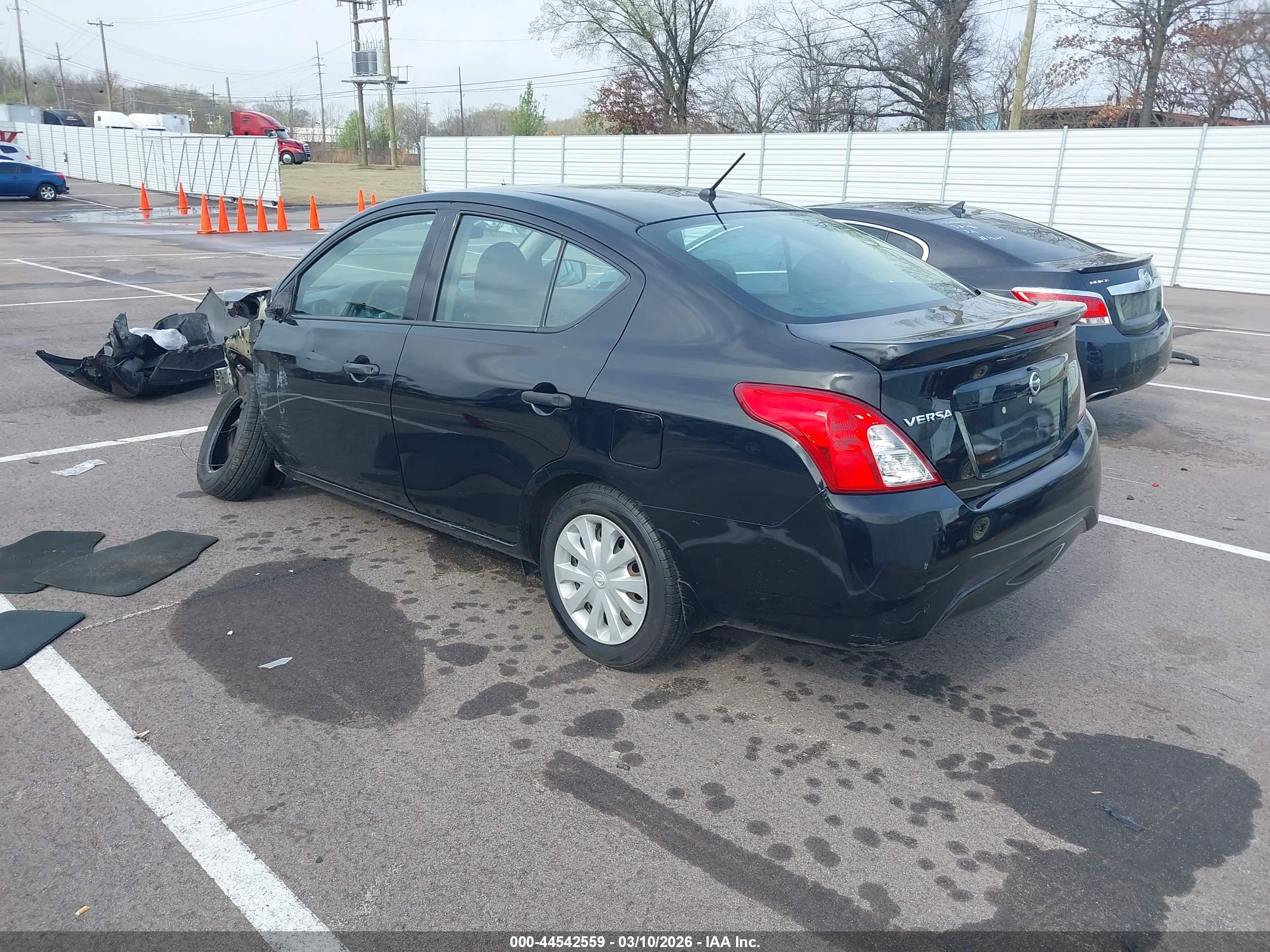 NISSAN VERSA image 3
