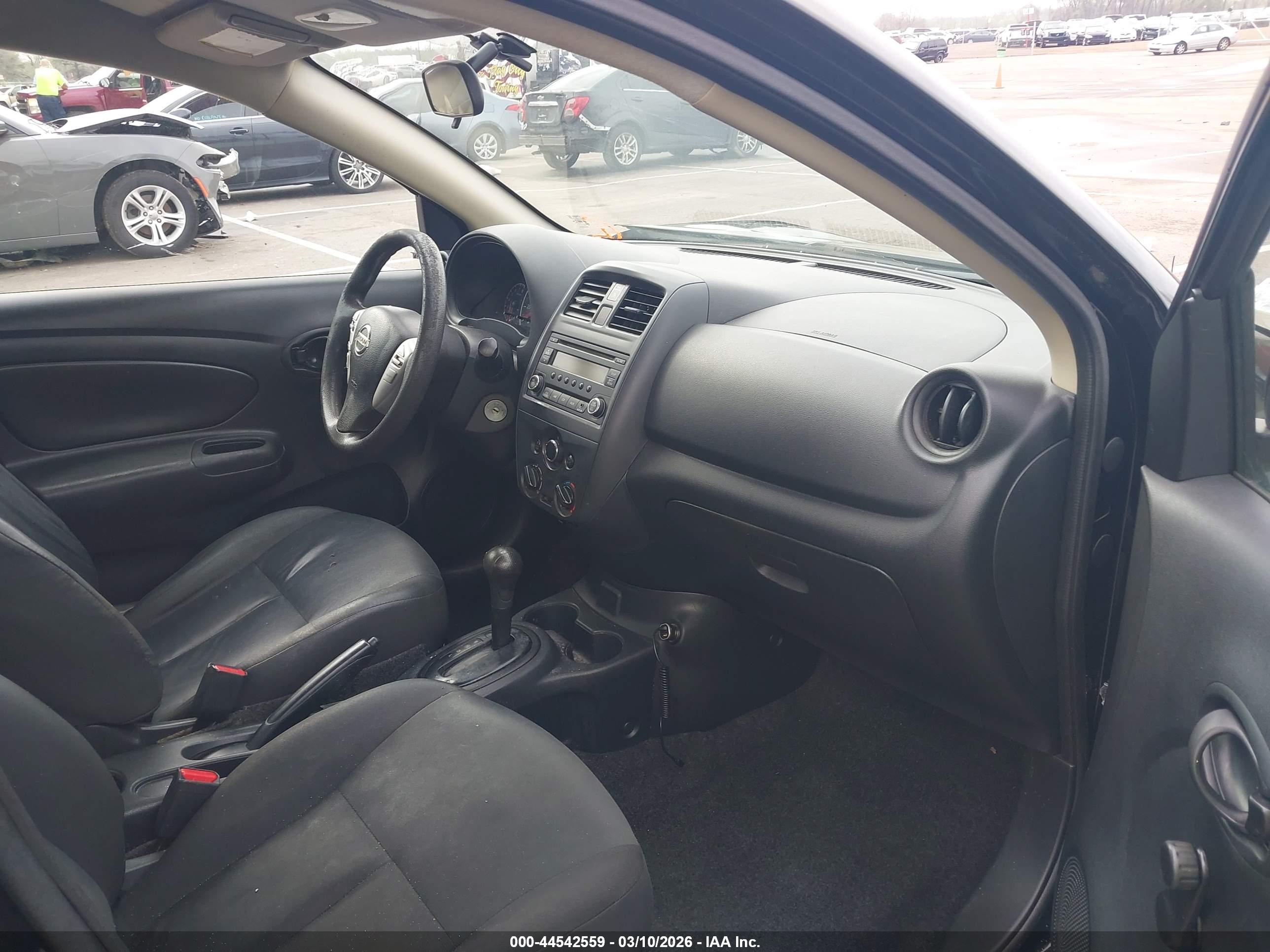 NISSAN VERSA image 5