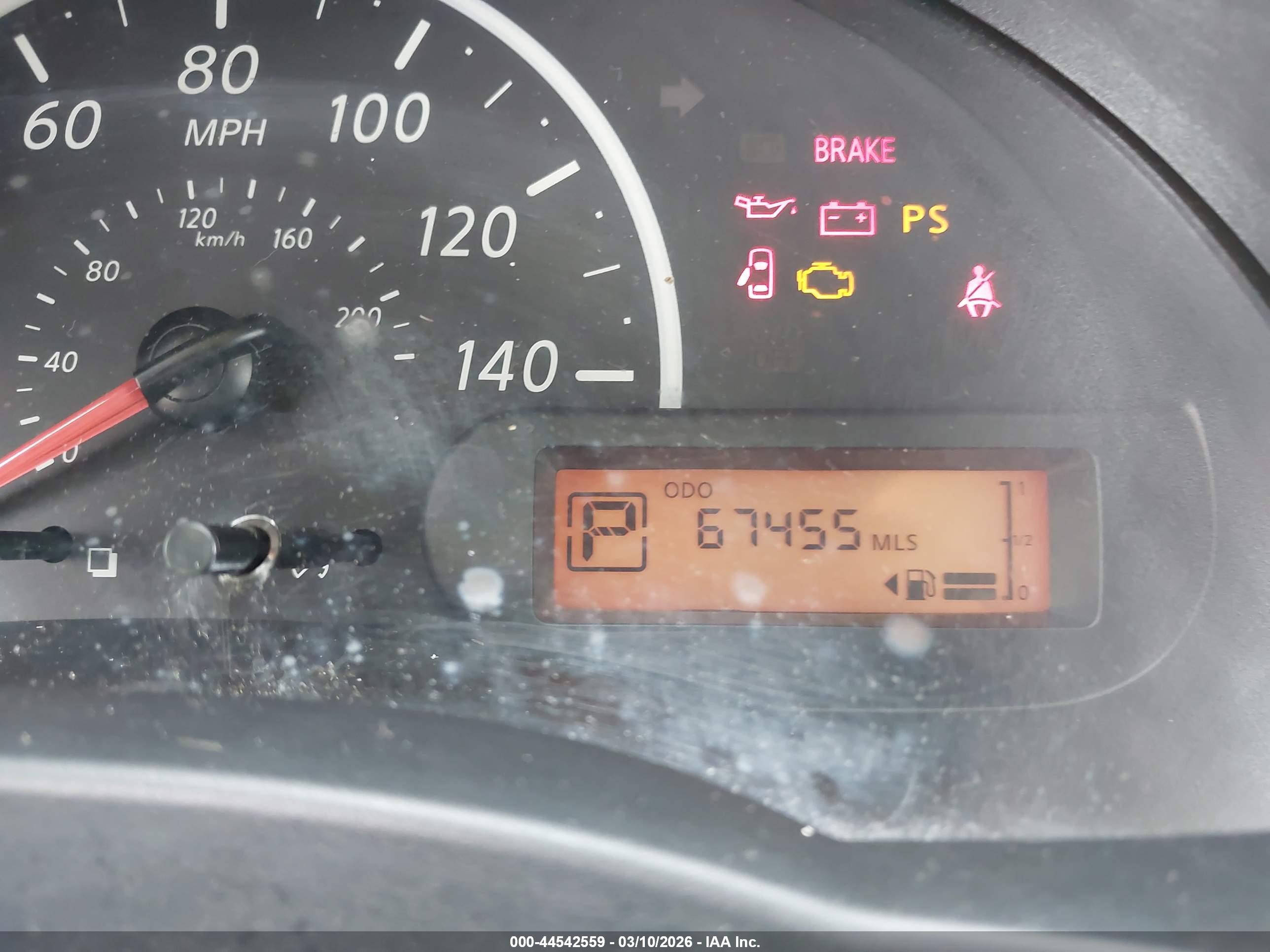 NISSAN VERSA image 7