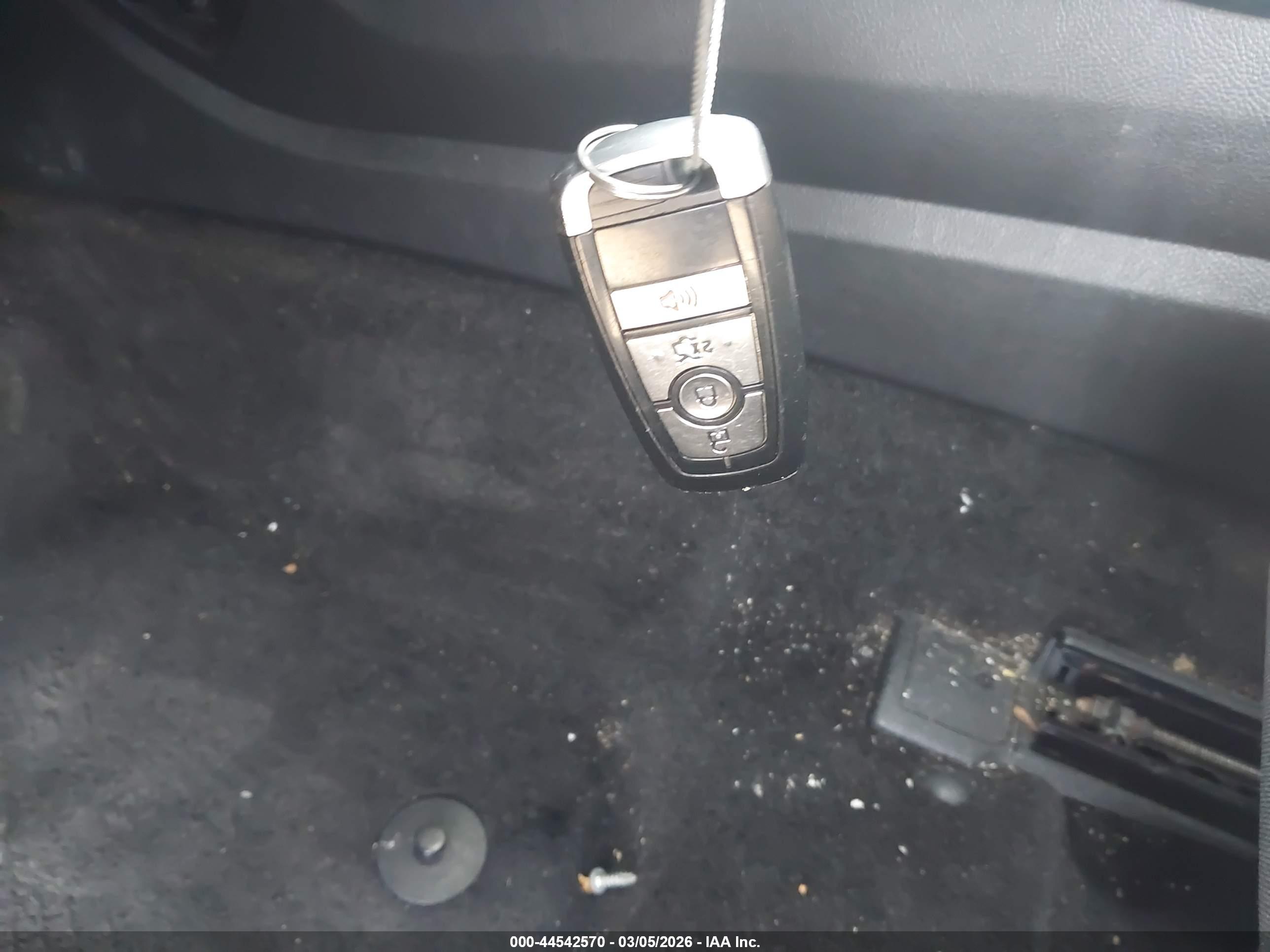 FORD FUSION image 11
