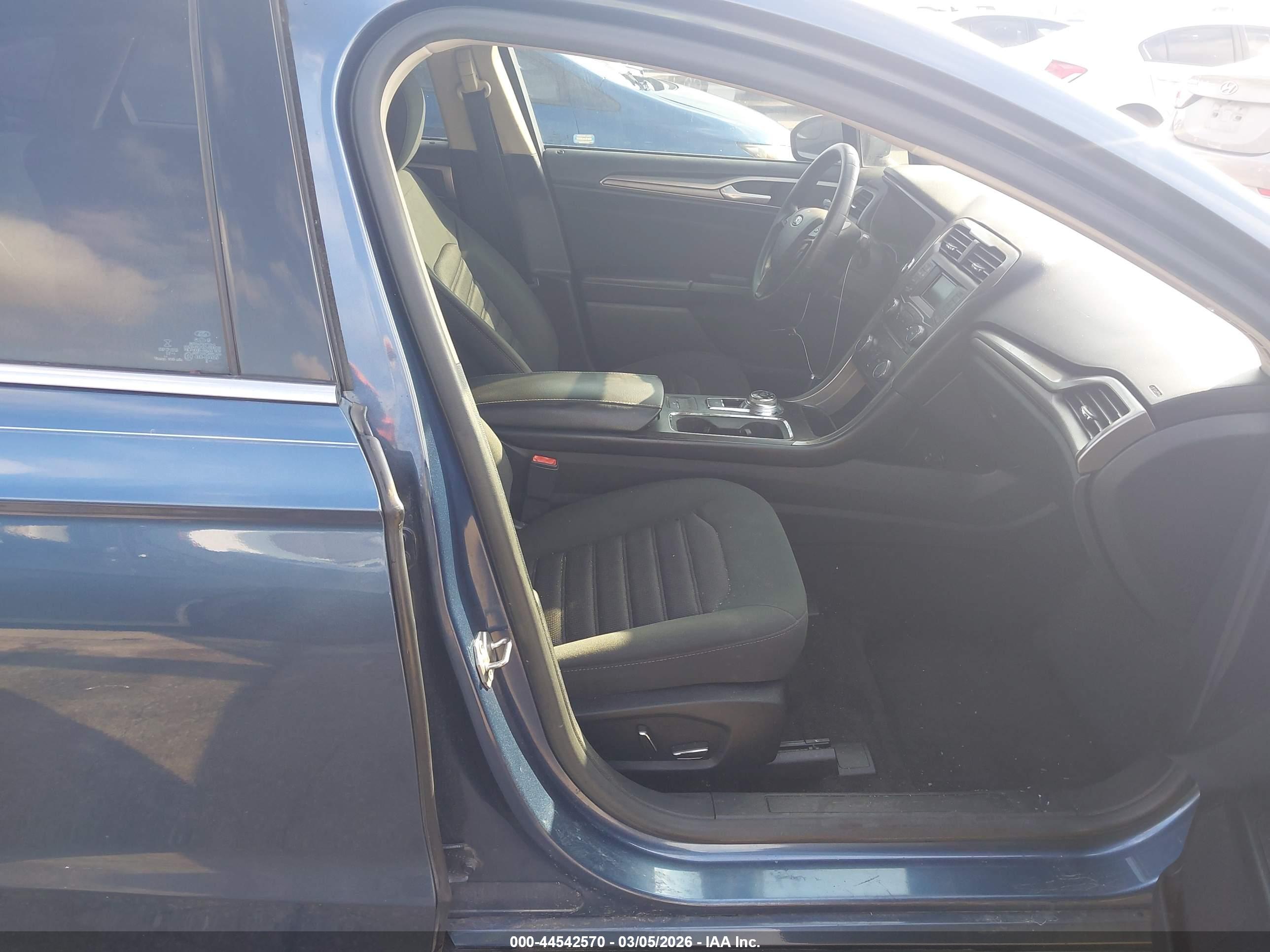 FORD FUSION image 5