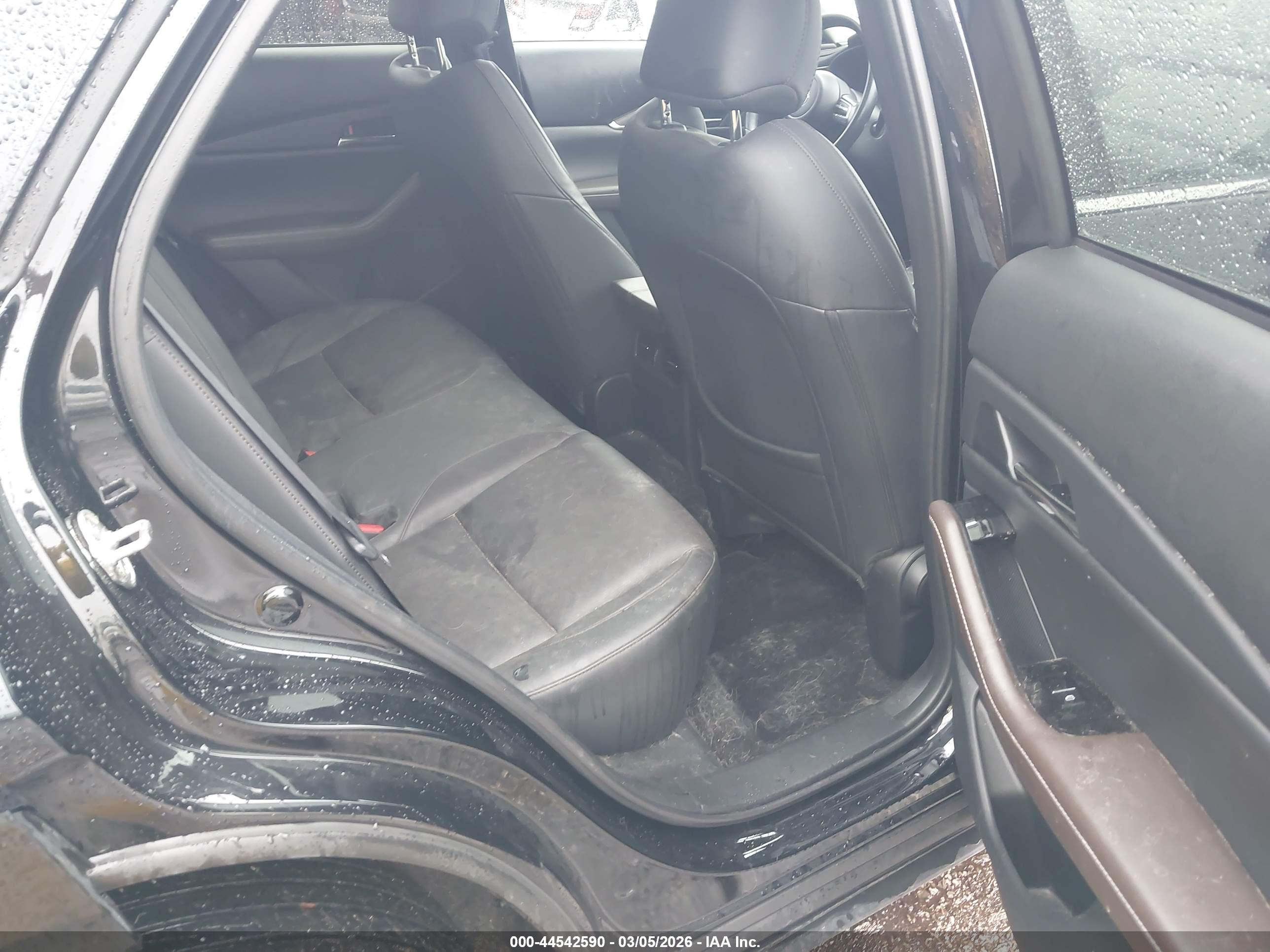 MAZDA CX-30 image 8