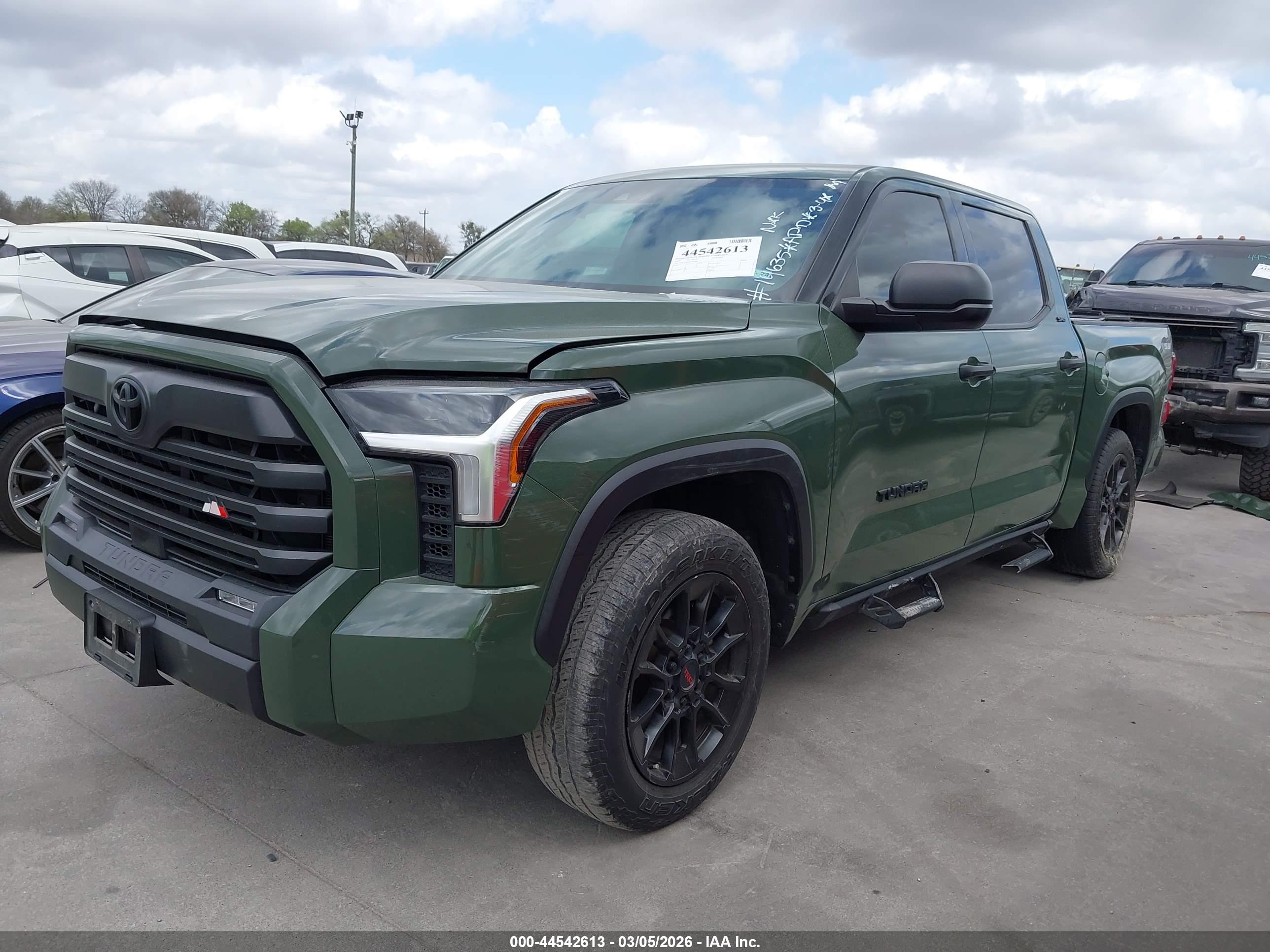 TOYOTA TUNDRA image 2