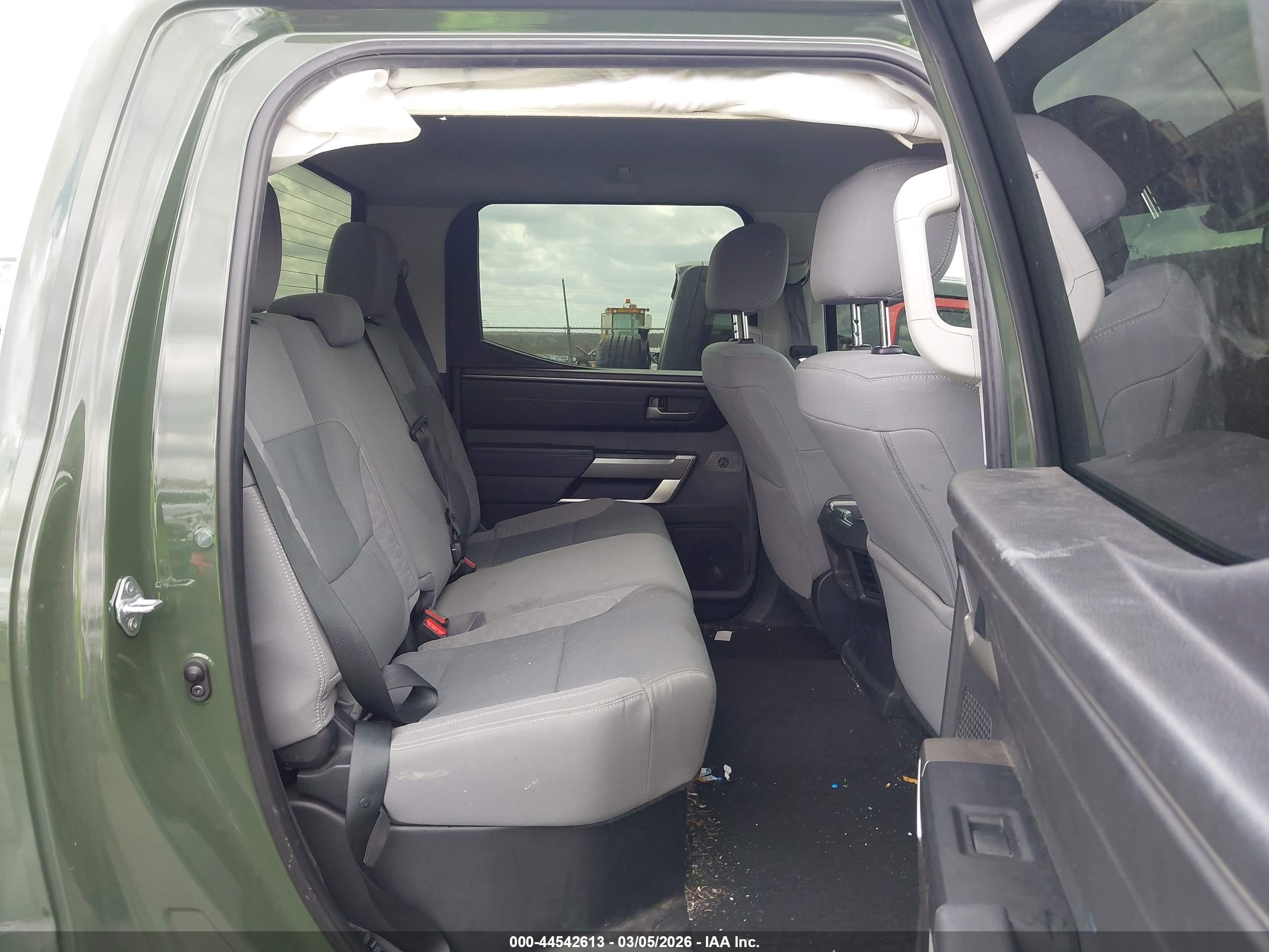 TOYOTA TUNDRA image 8