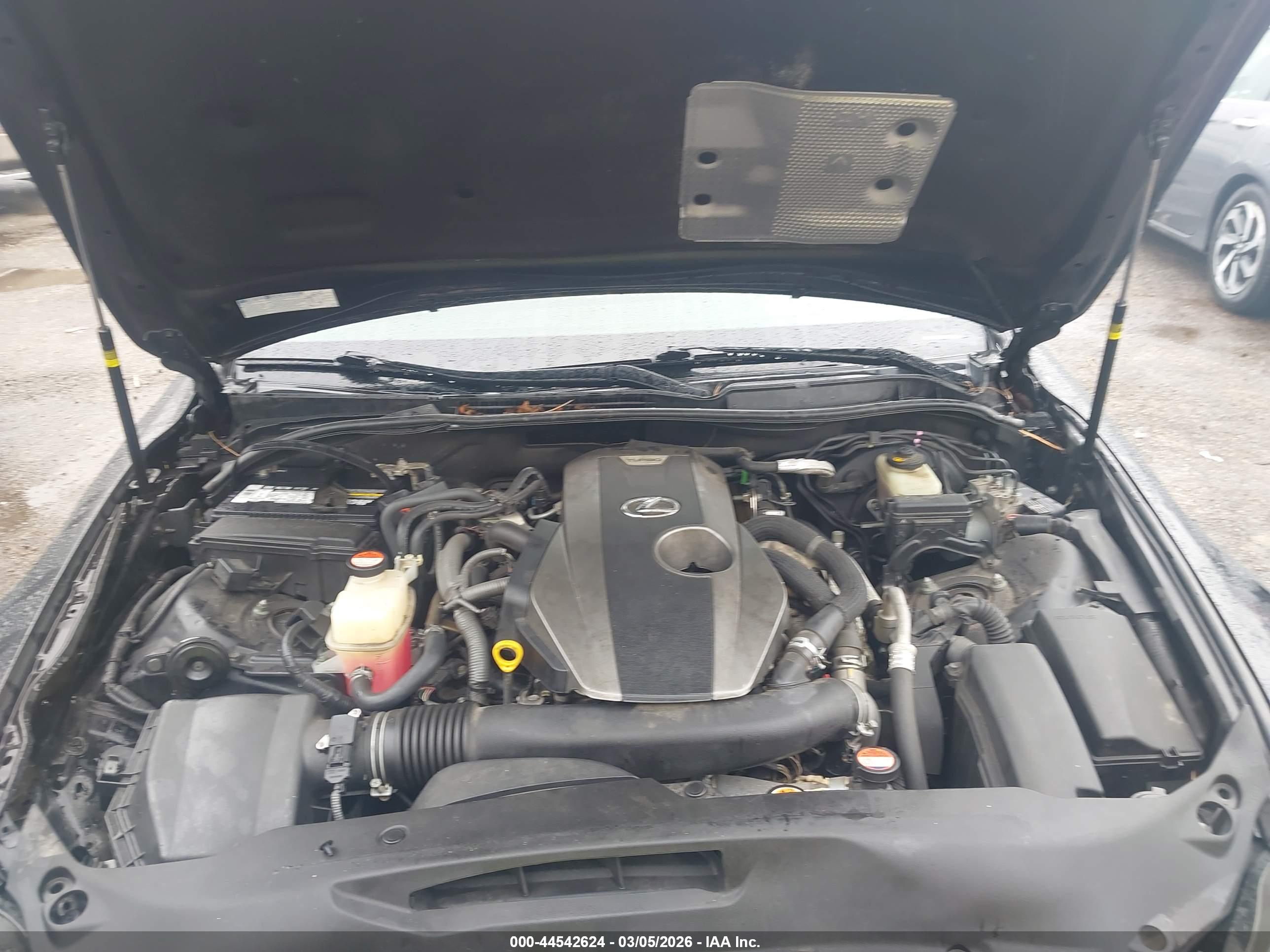 LEXUS IS image 10