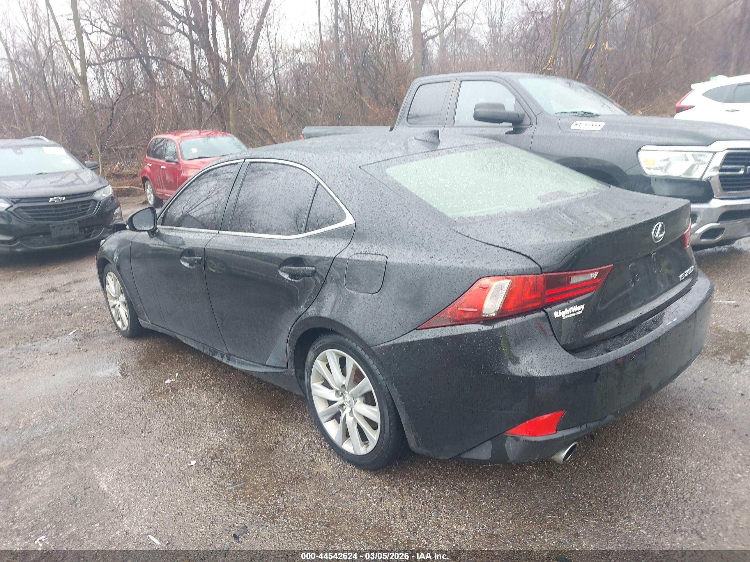 LEXUS IS image 3