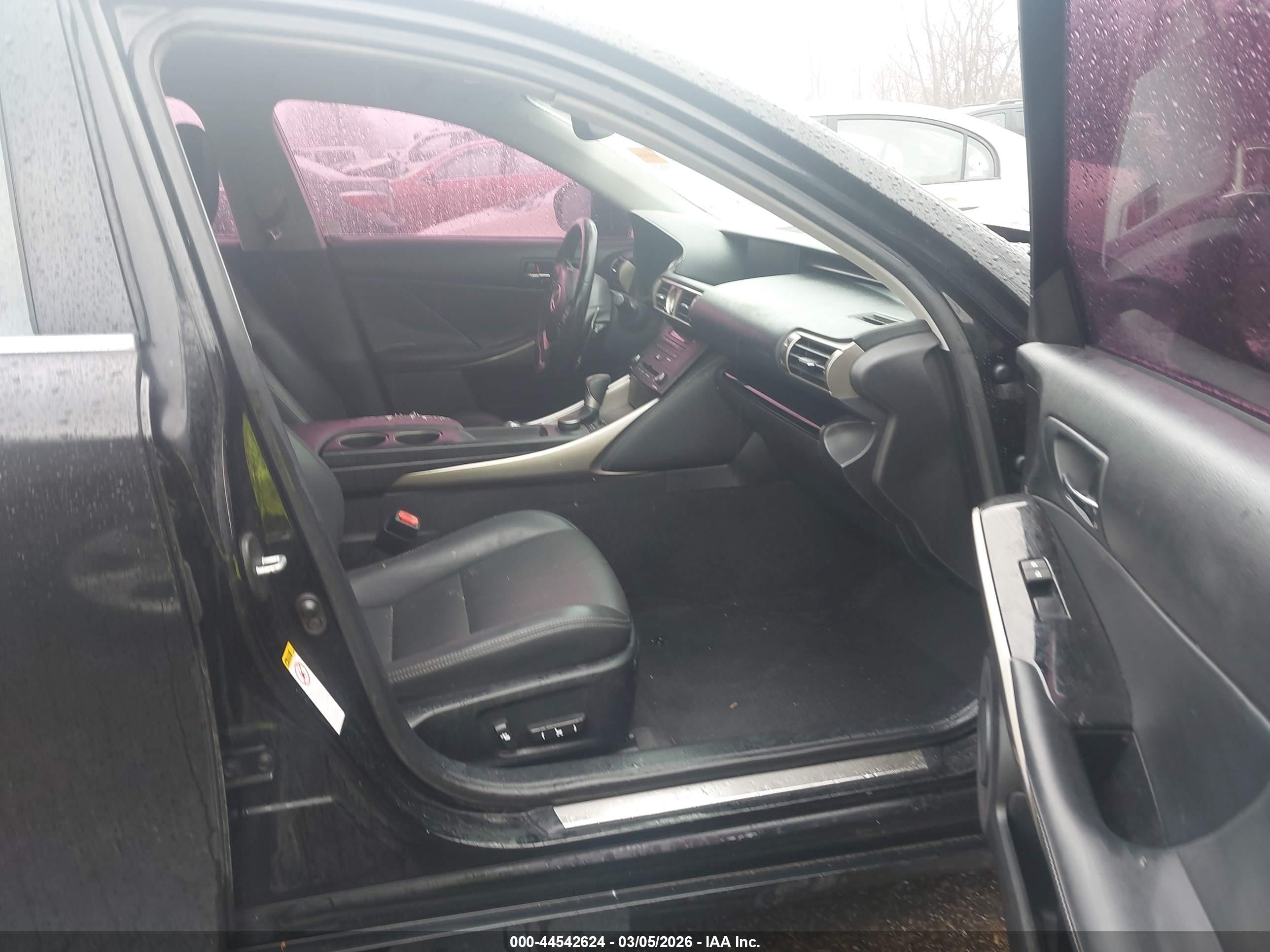 LEXUS IS image 5