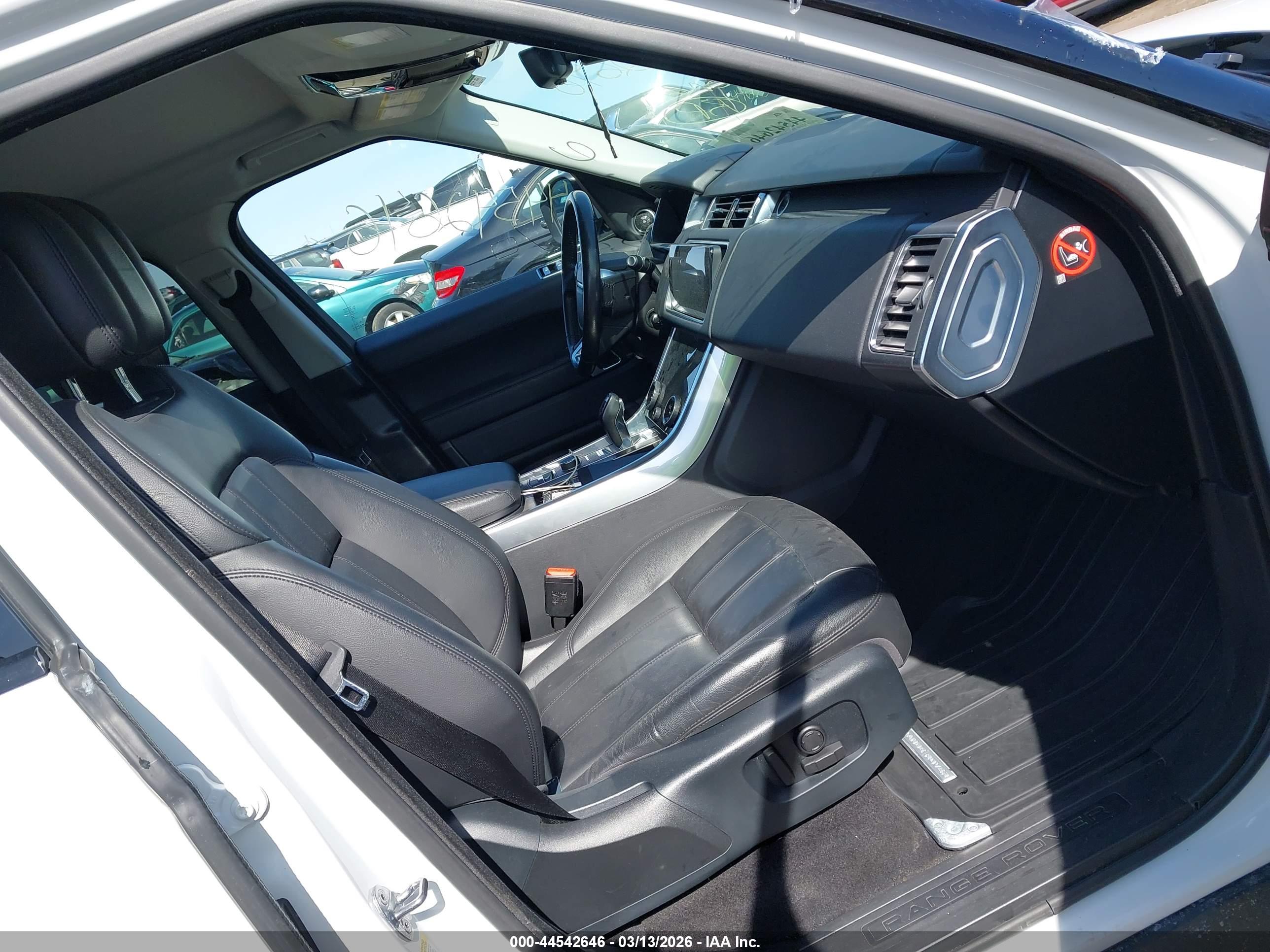 LAND ROVER image 5