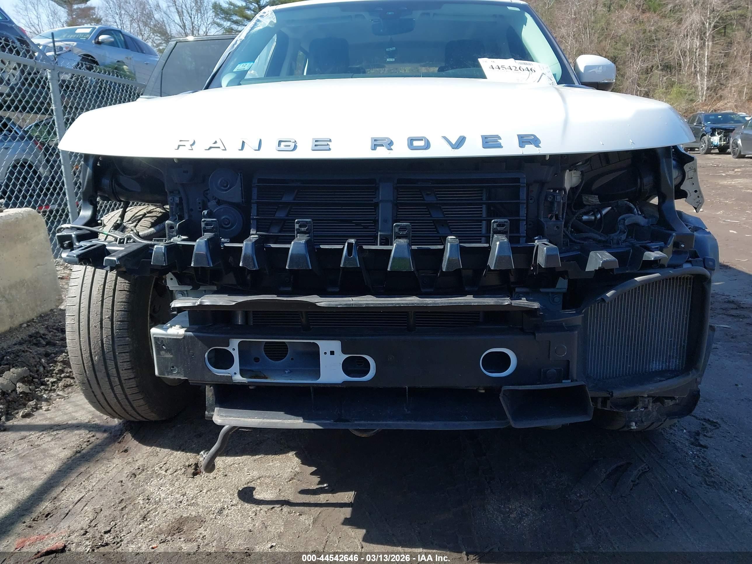 LAND ROVER image 6