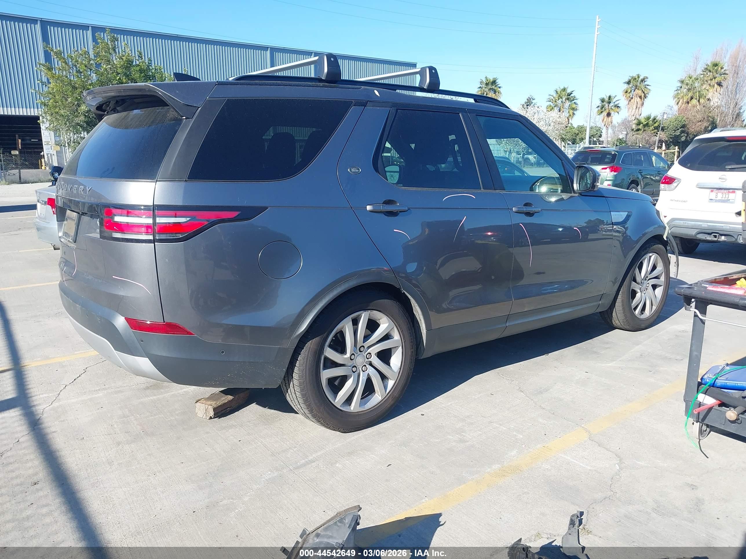 LAND ROVER image 4