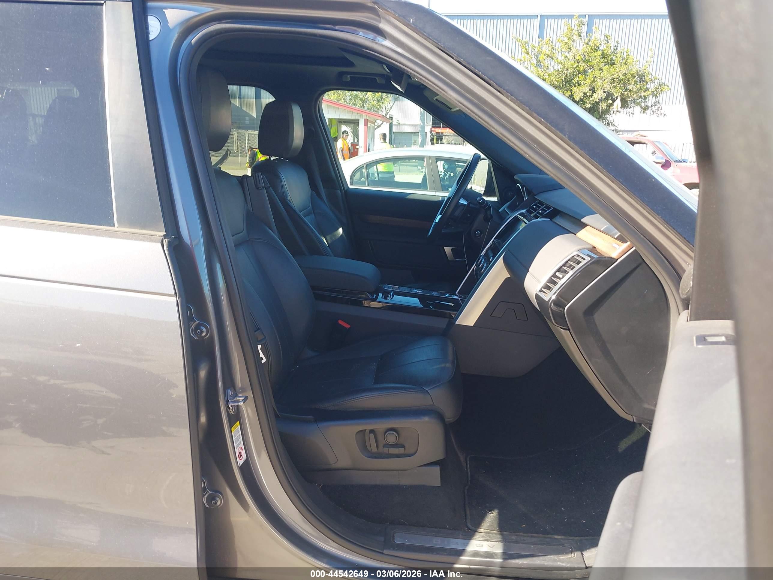 LAND ROVER image 5