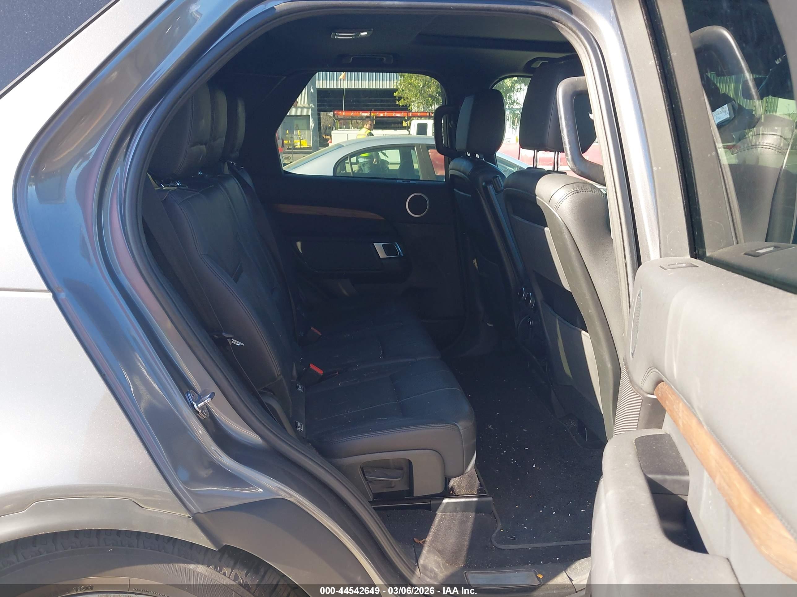 LAND ROVER image 8