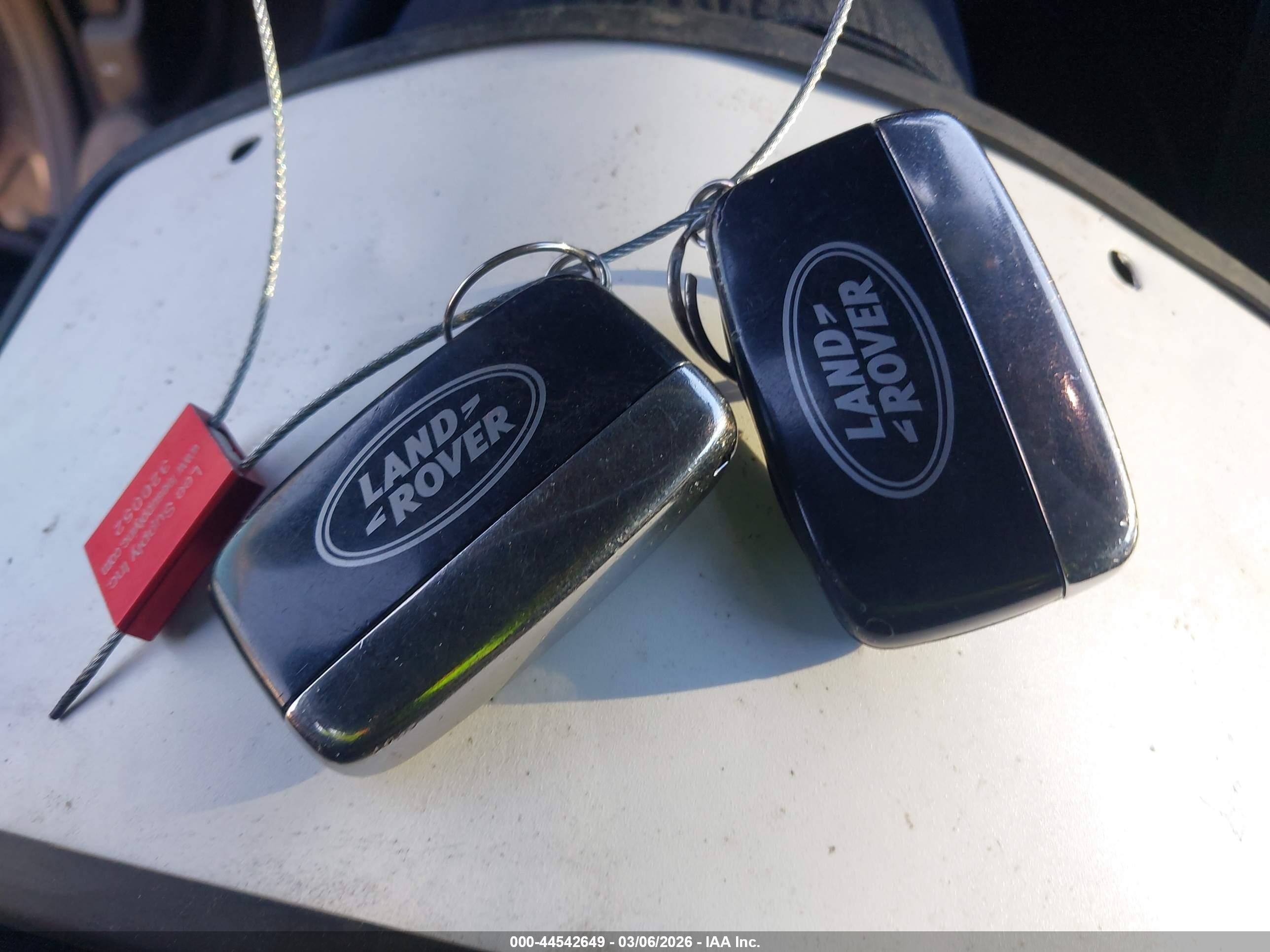 LAND ROVER image 9