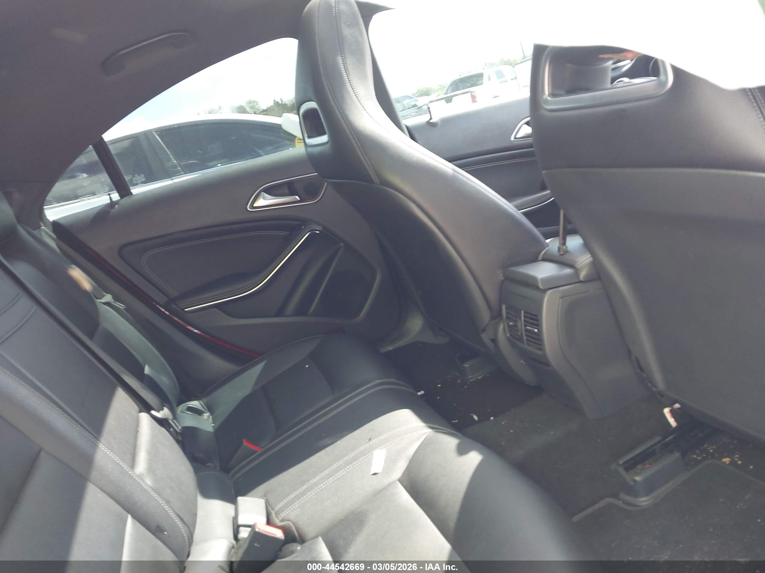 MERCEDES-BENZ CLA image 8