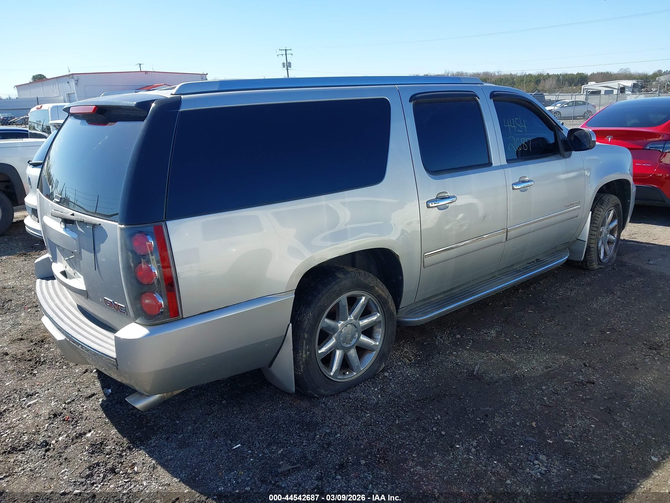 GMC YUKON image 4