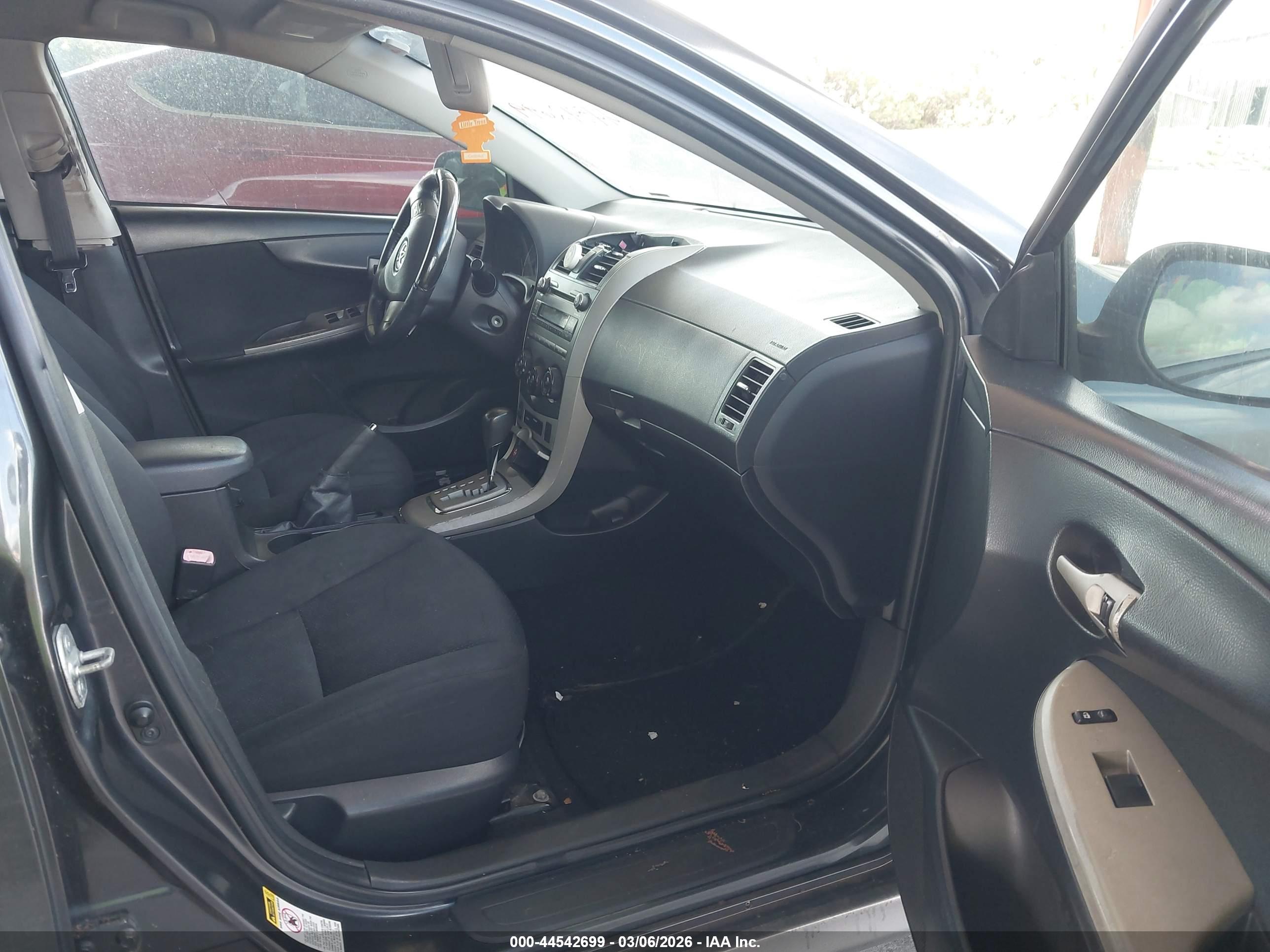 TOYOTA COROLLA image 5