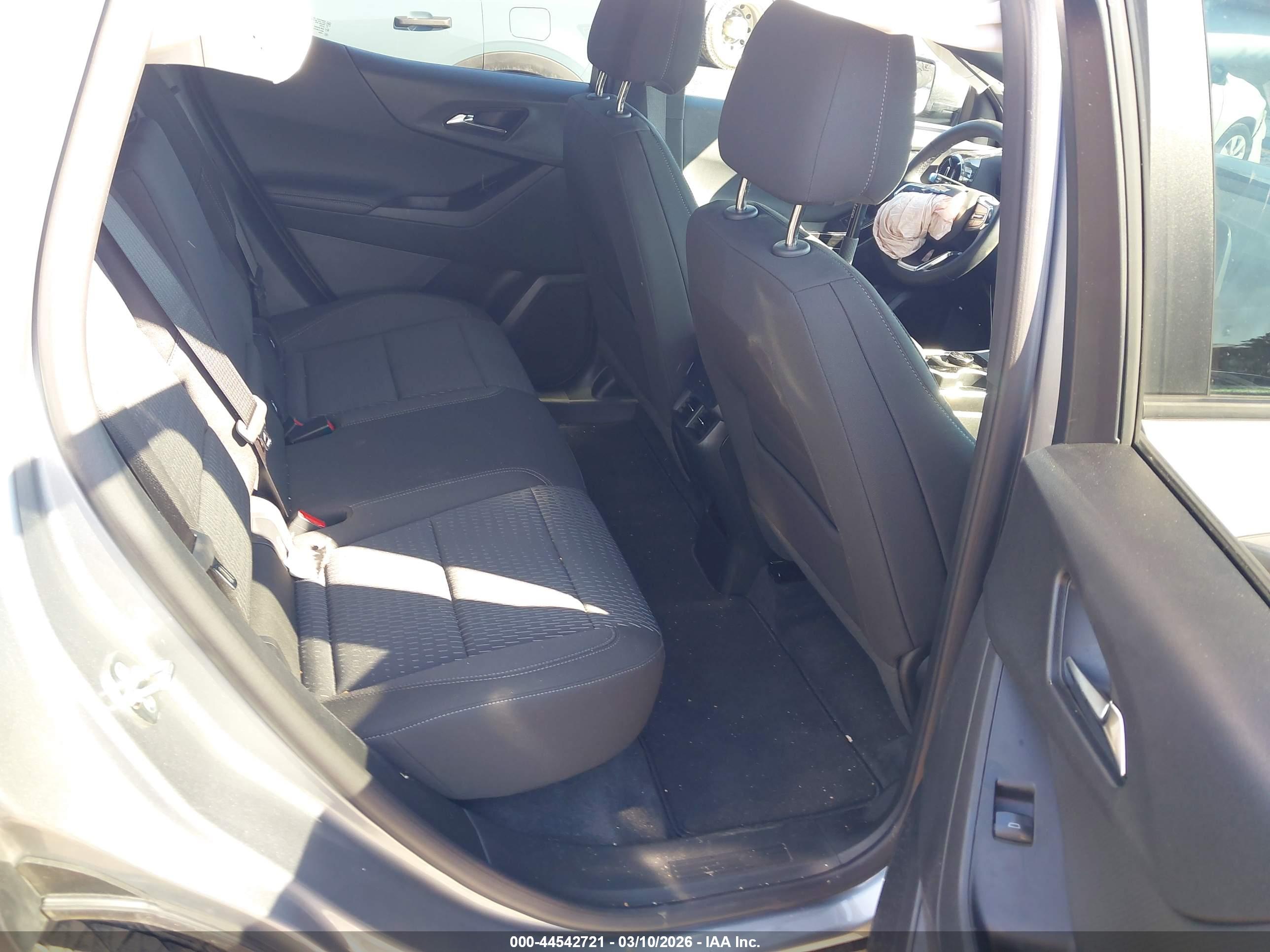 CHEVROLET EQUINOX image 8