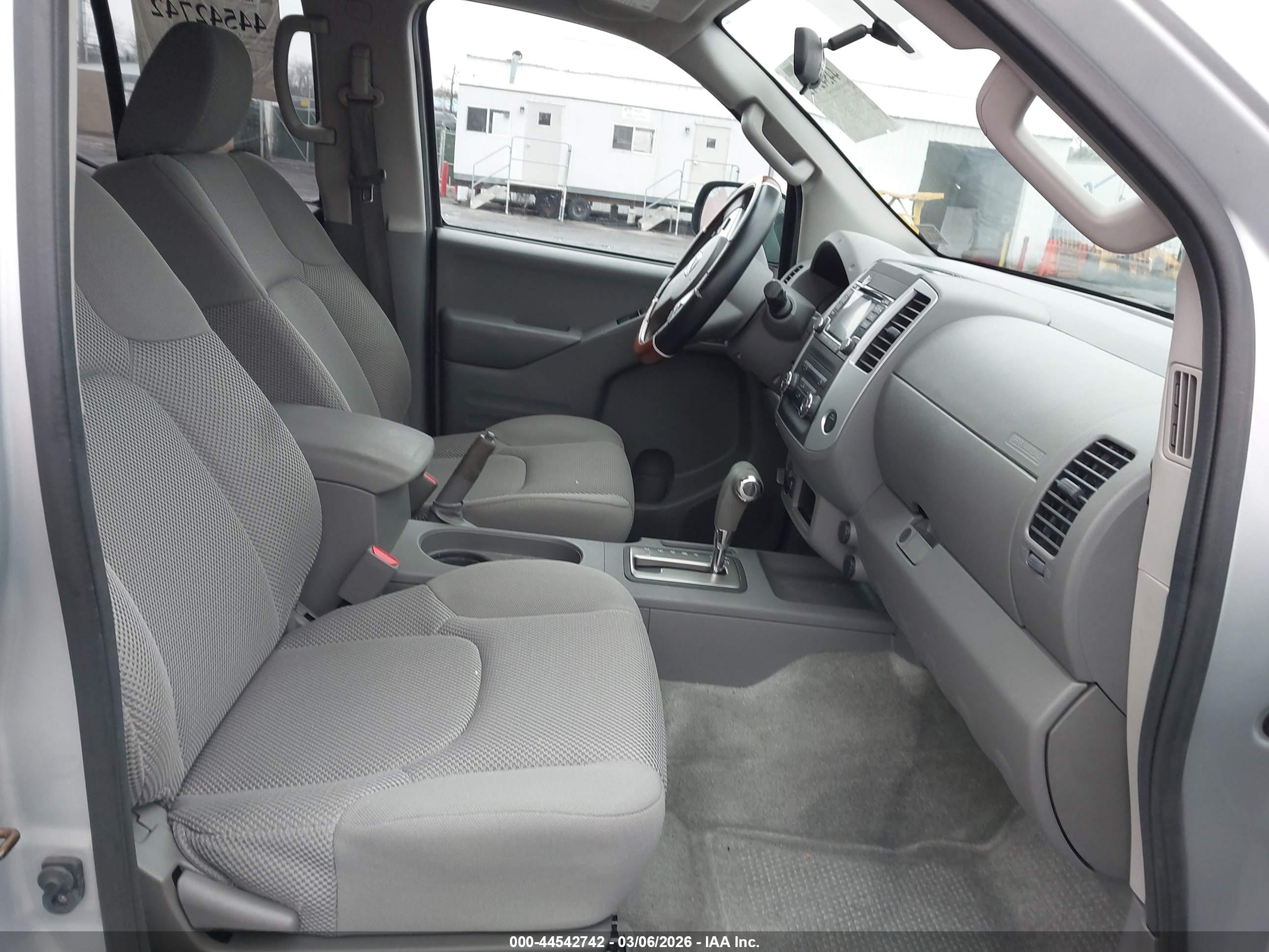 NISSAN FRONTIER image 5